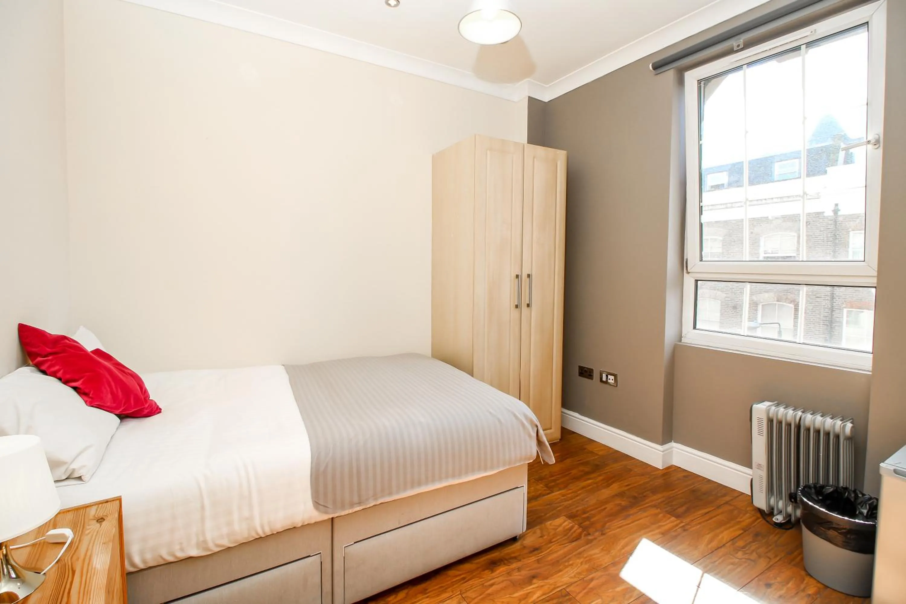 Bed in Private en-suite Room @ Liverpool street, Brick Ln