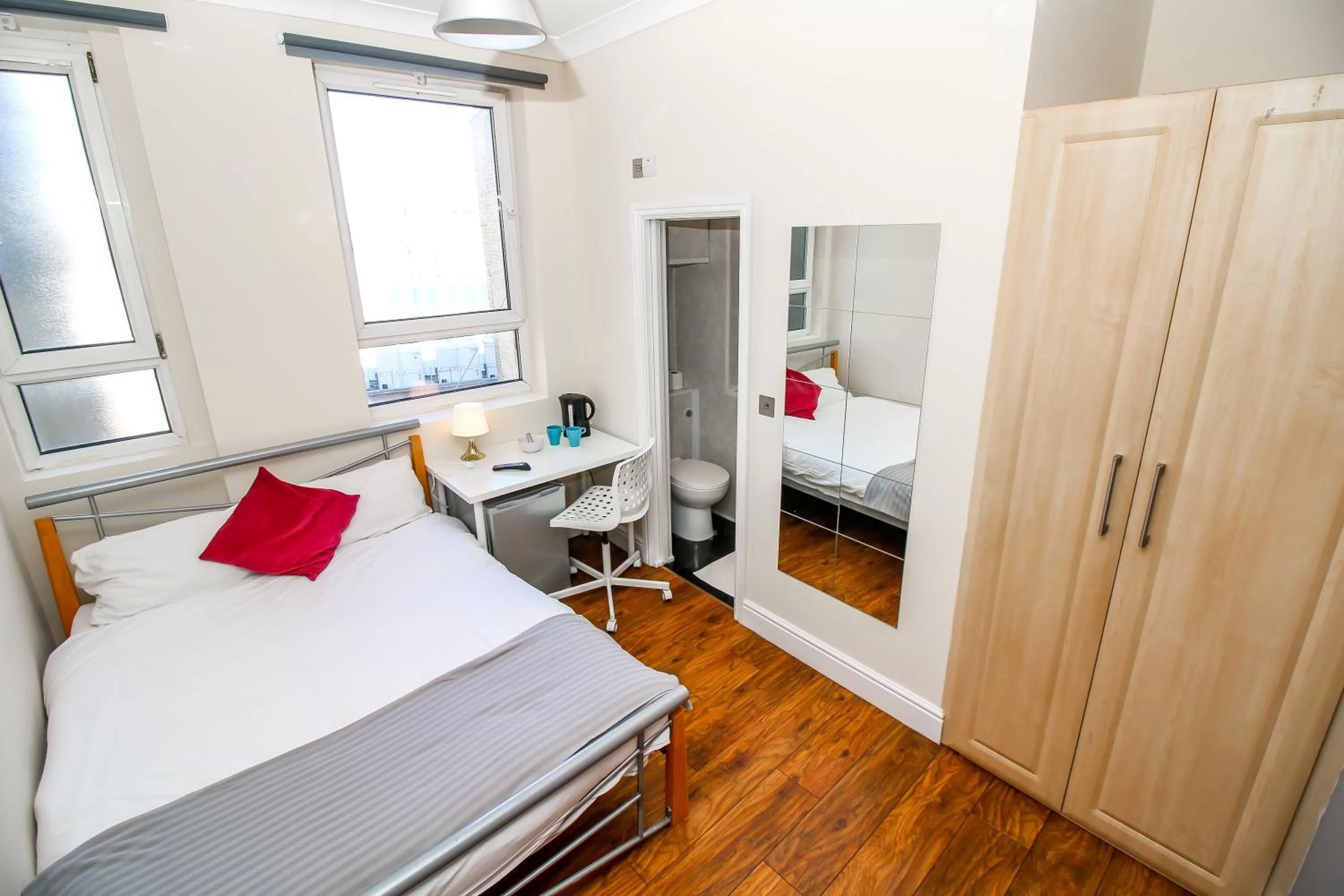Bed in Private en-suite Room @ Liverpool street, Brick Ln