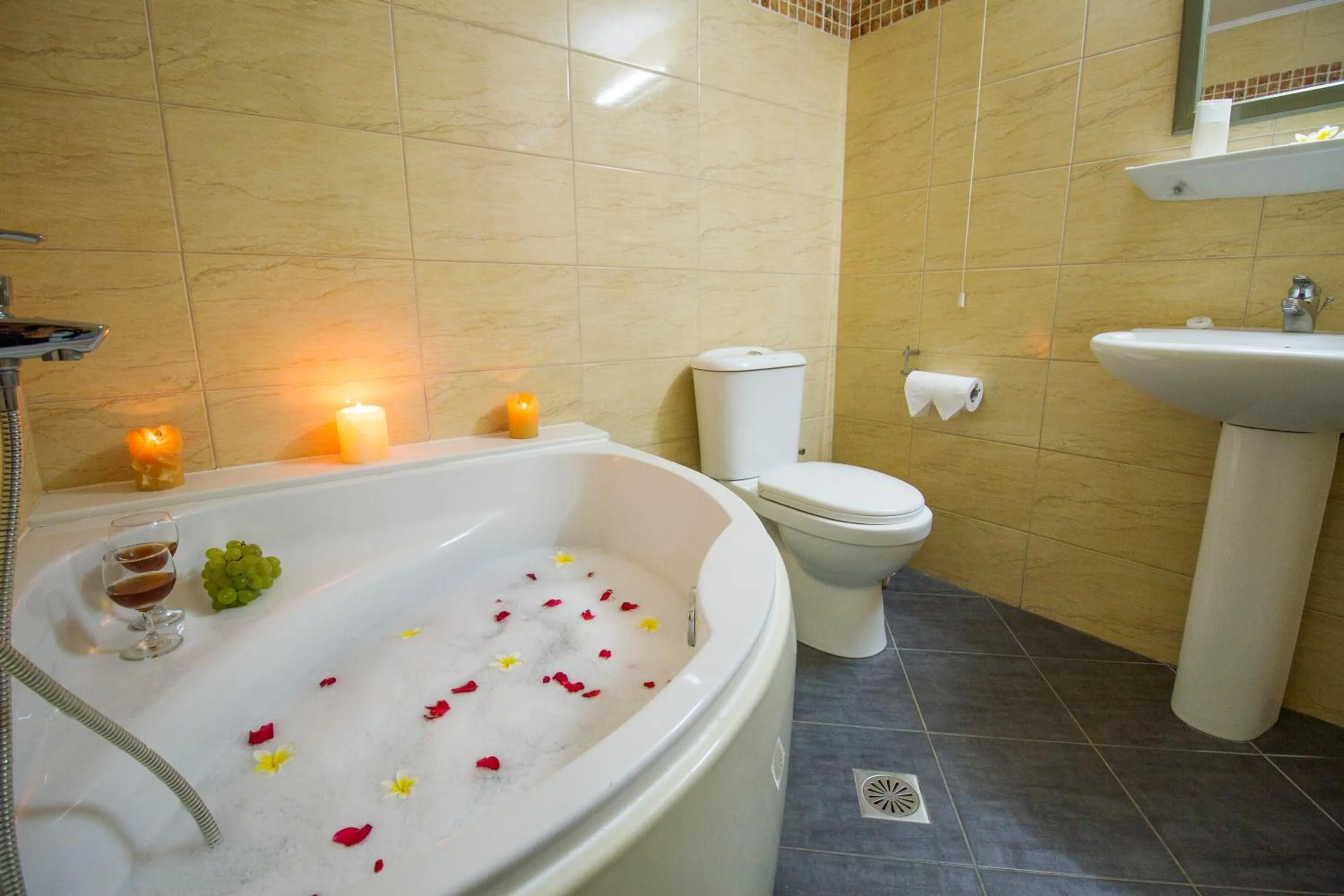 Bathroom in Lycasti Maisonettes