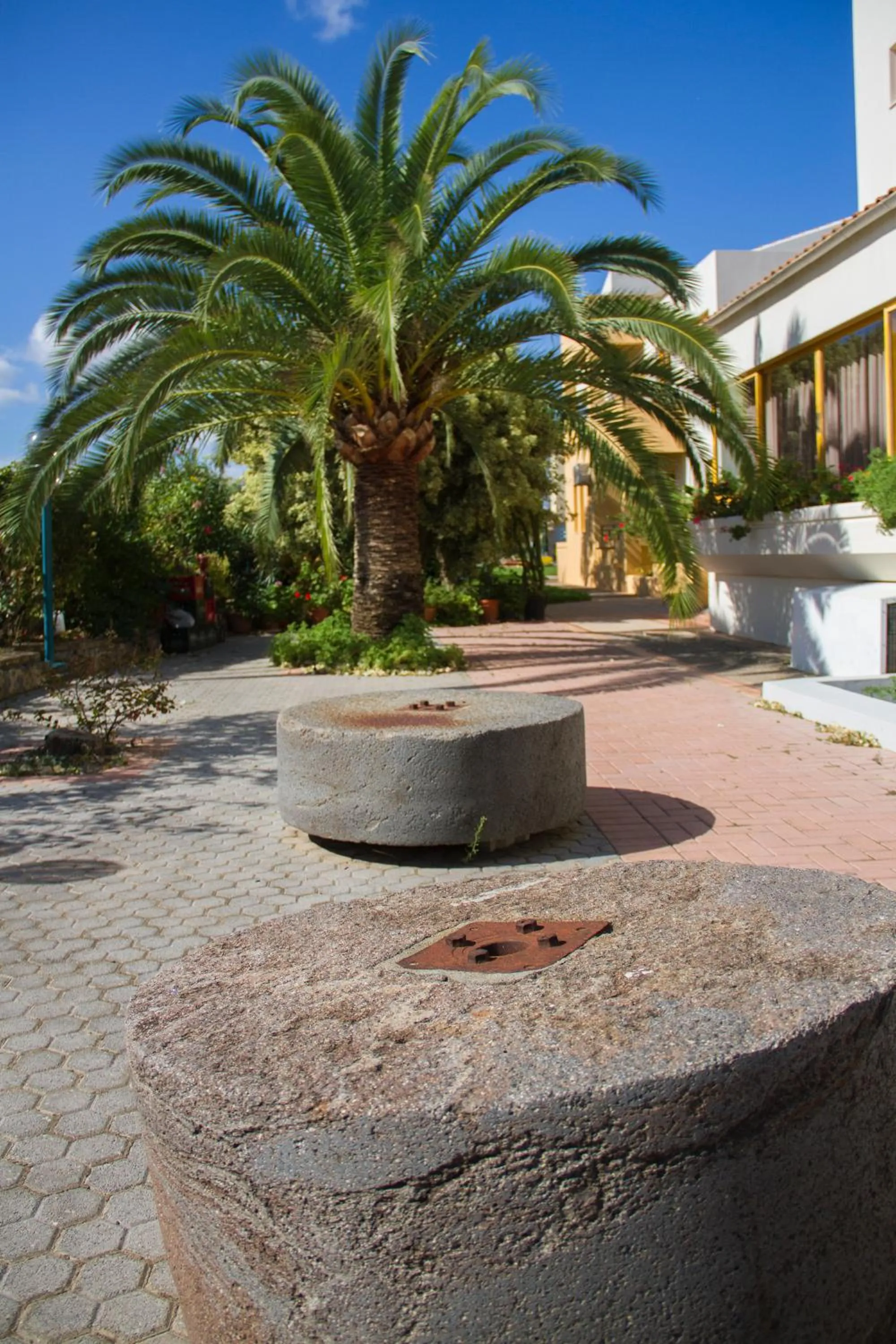 Facade/entrance in Lycasti Maisonettes