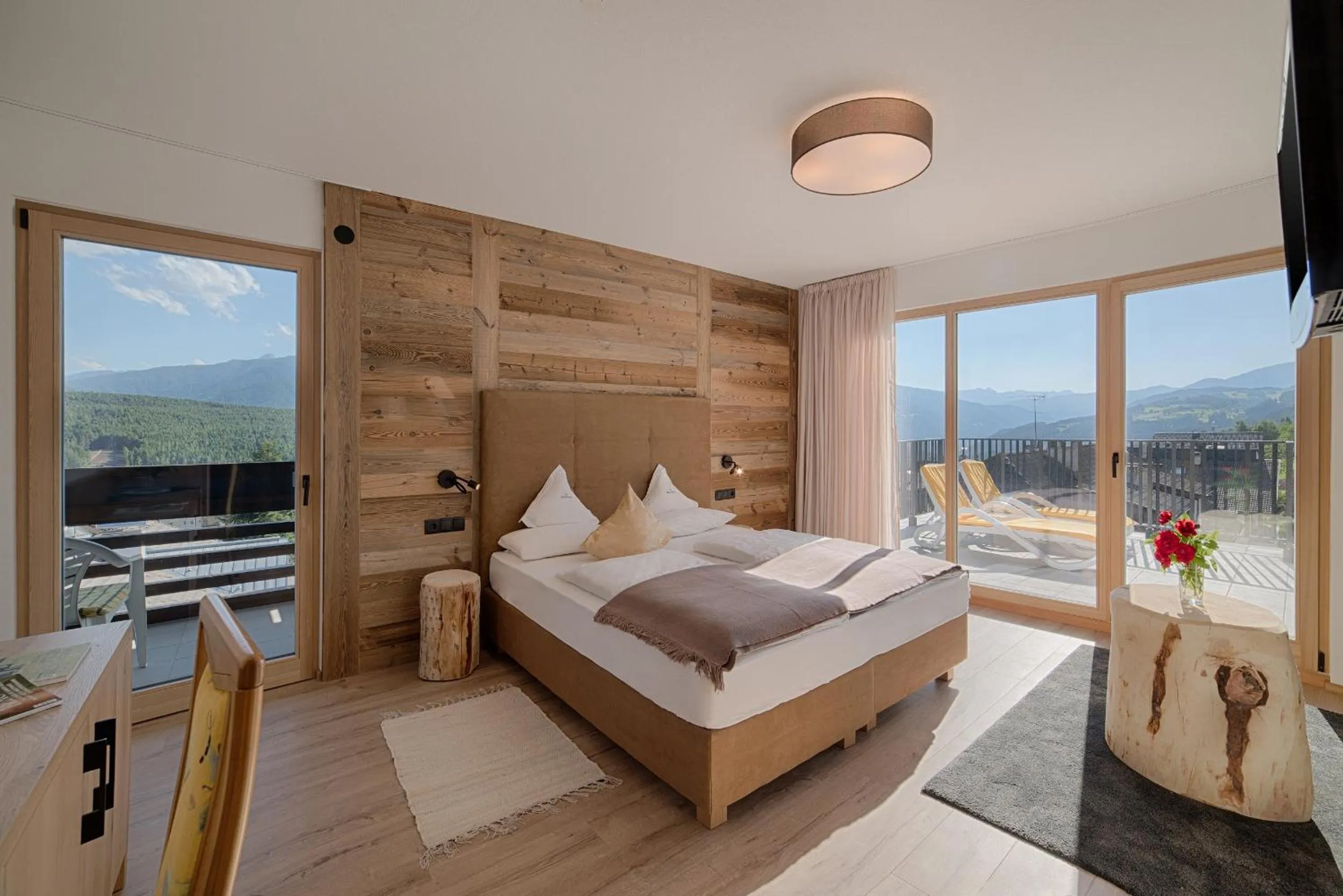 Balcony/Terrace, Bed in Hotel Kristall