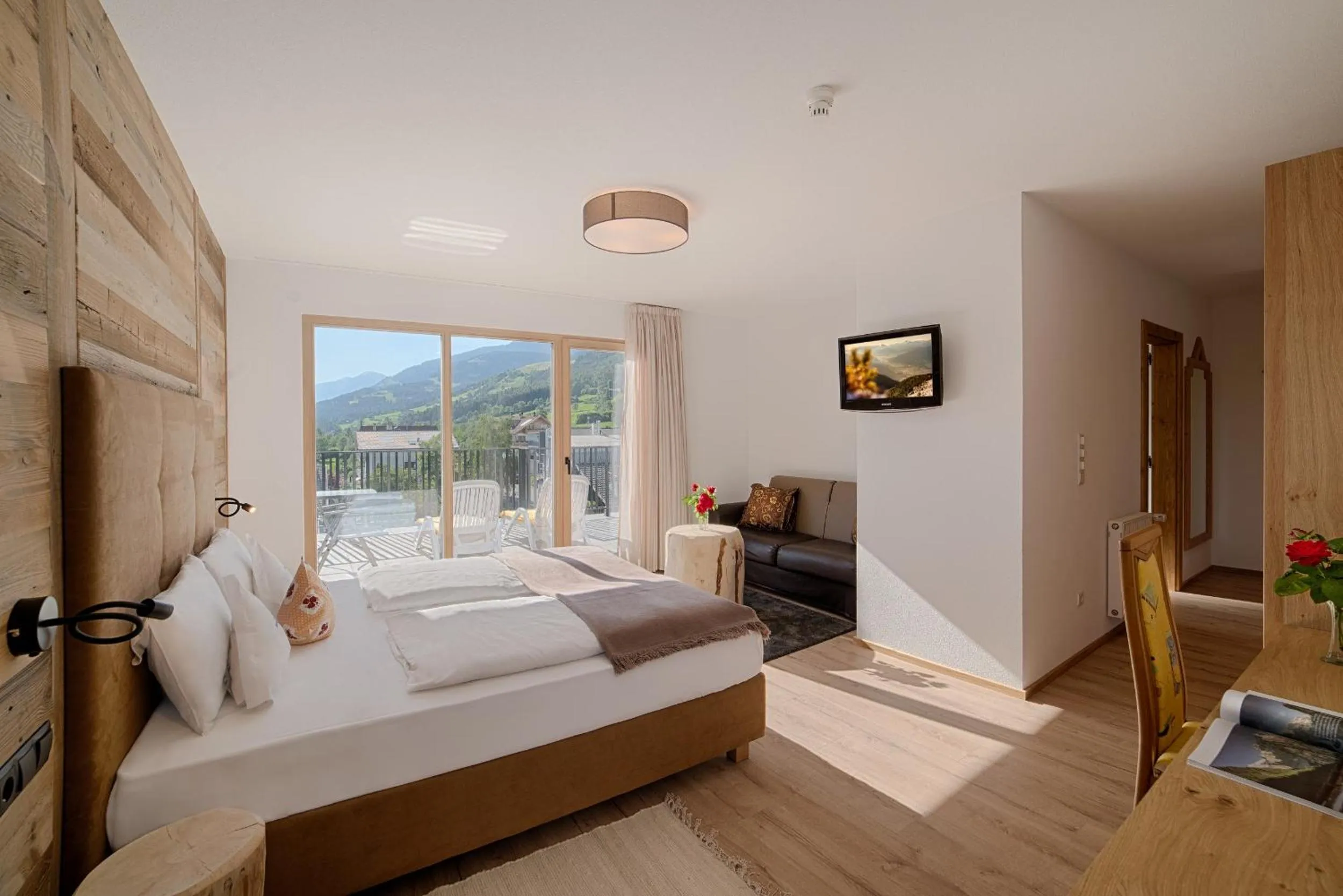 Photo of the whole room, Bed in Hotel Kristall