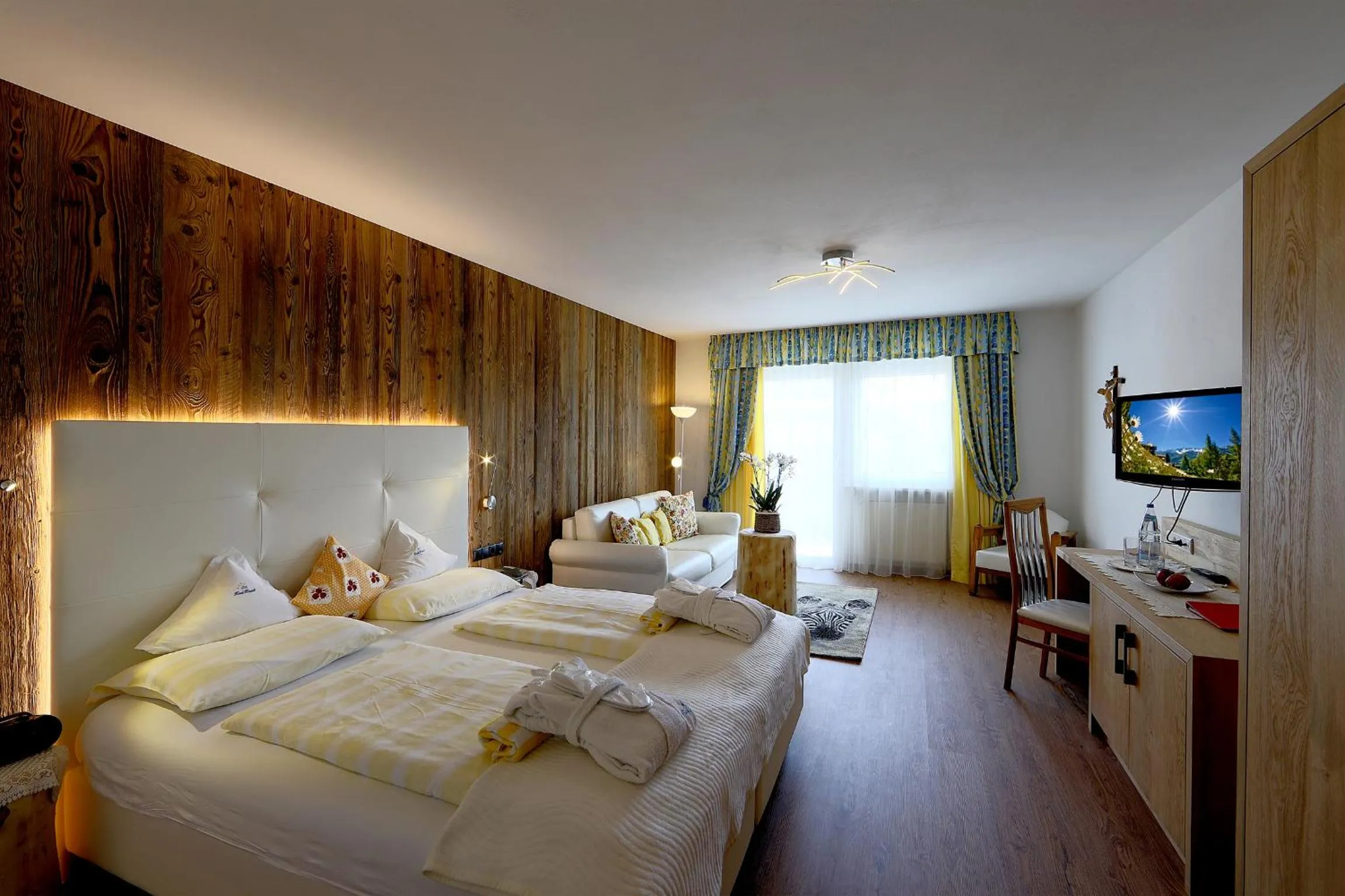 Photo of the whole room, Bed in Hotel Kristall