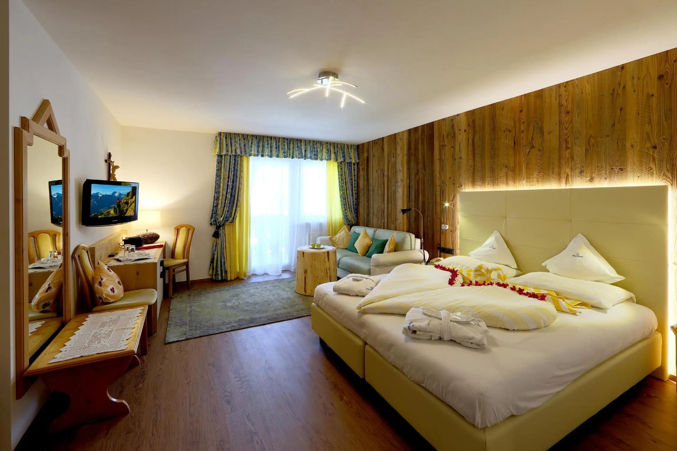 Photo of the whole room, Bed in Hotel Kristall