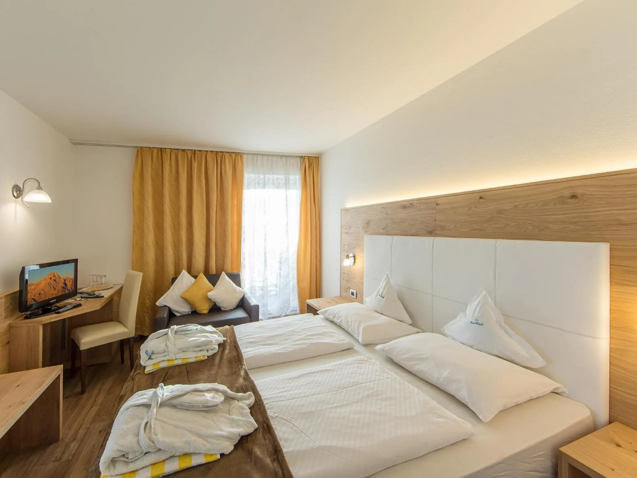 Bedroom, Bed in Hotel Kristall