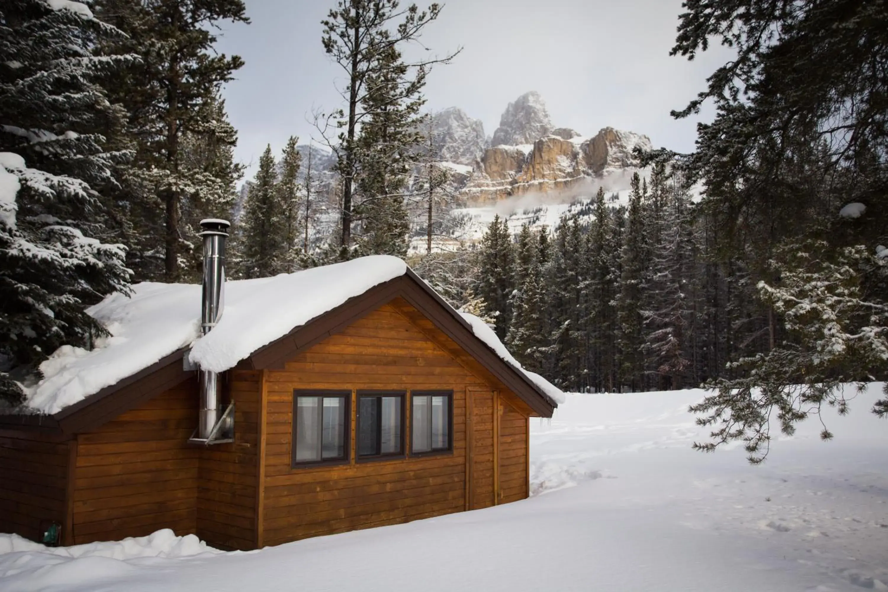 Chalet - Pet-Friendly in Castle Mountain Chalets Chalet - Pet-Friendly in Castle Mountain Chalets