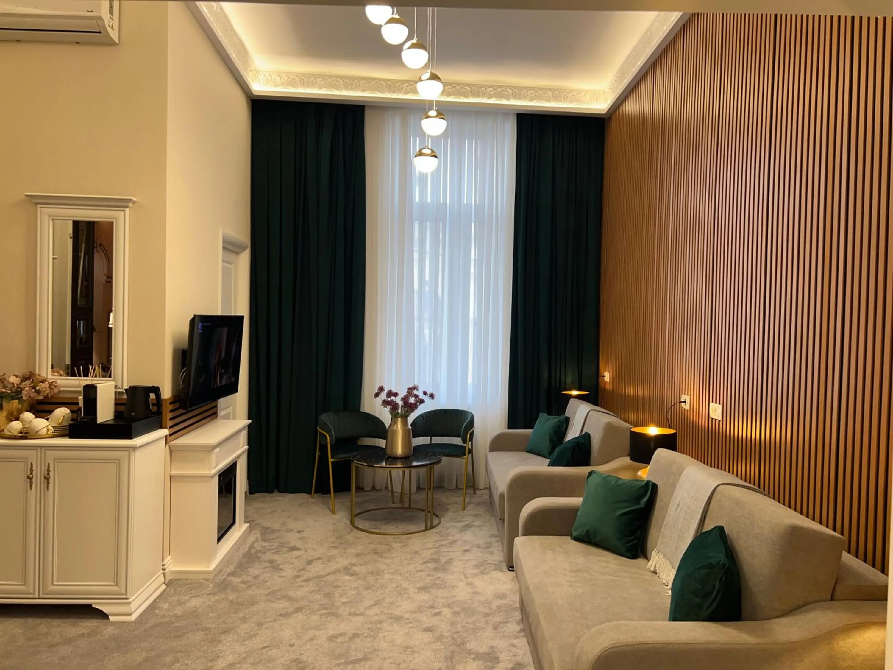 Living room in Bucharest Downtown Inn