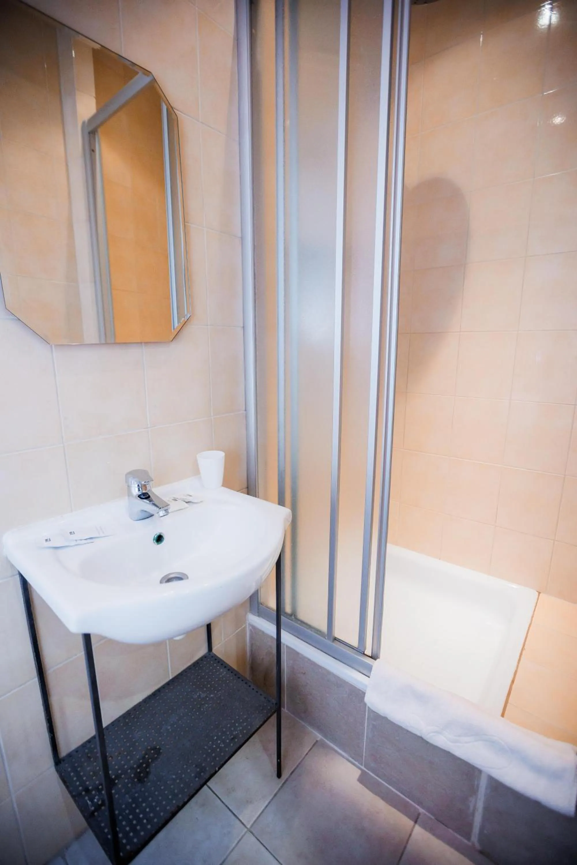 Shower in Staryi Krakiv