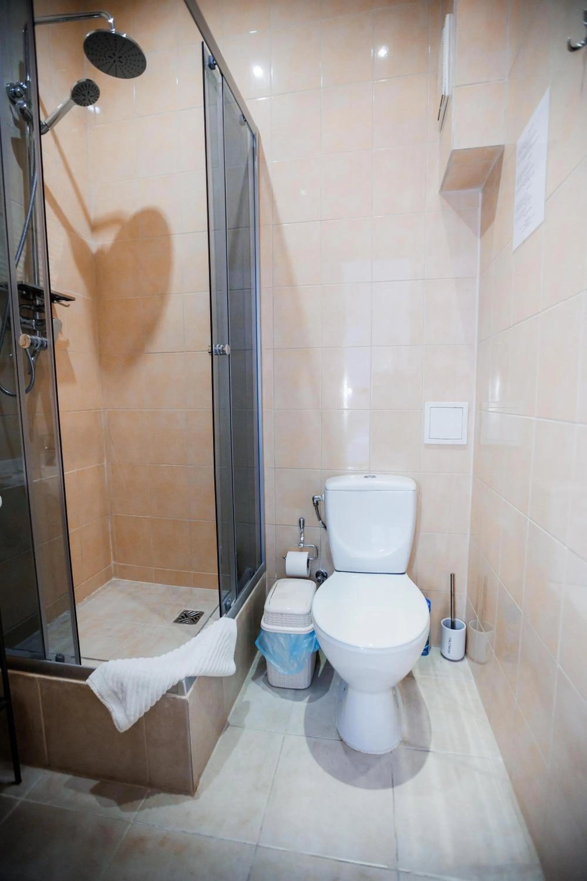 Shower in Staryi Krakiv