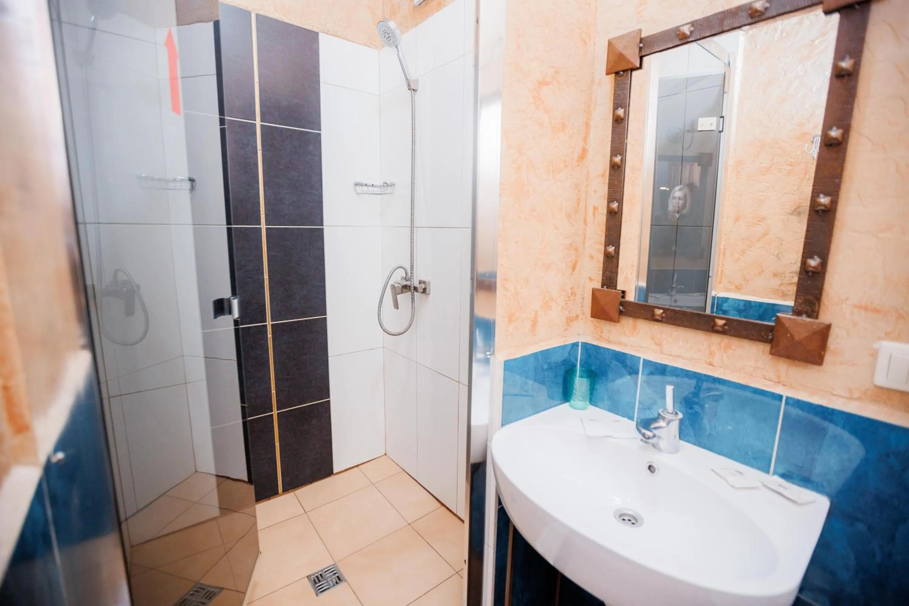 Shower in Staryi Krakiv