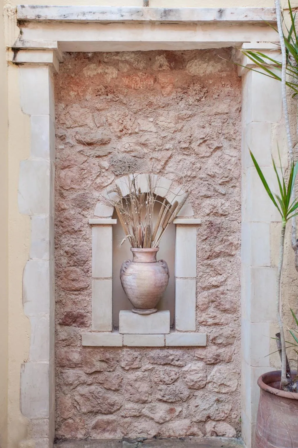 Decorative detail in Casa Leone Hotel