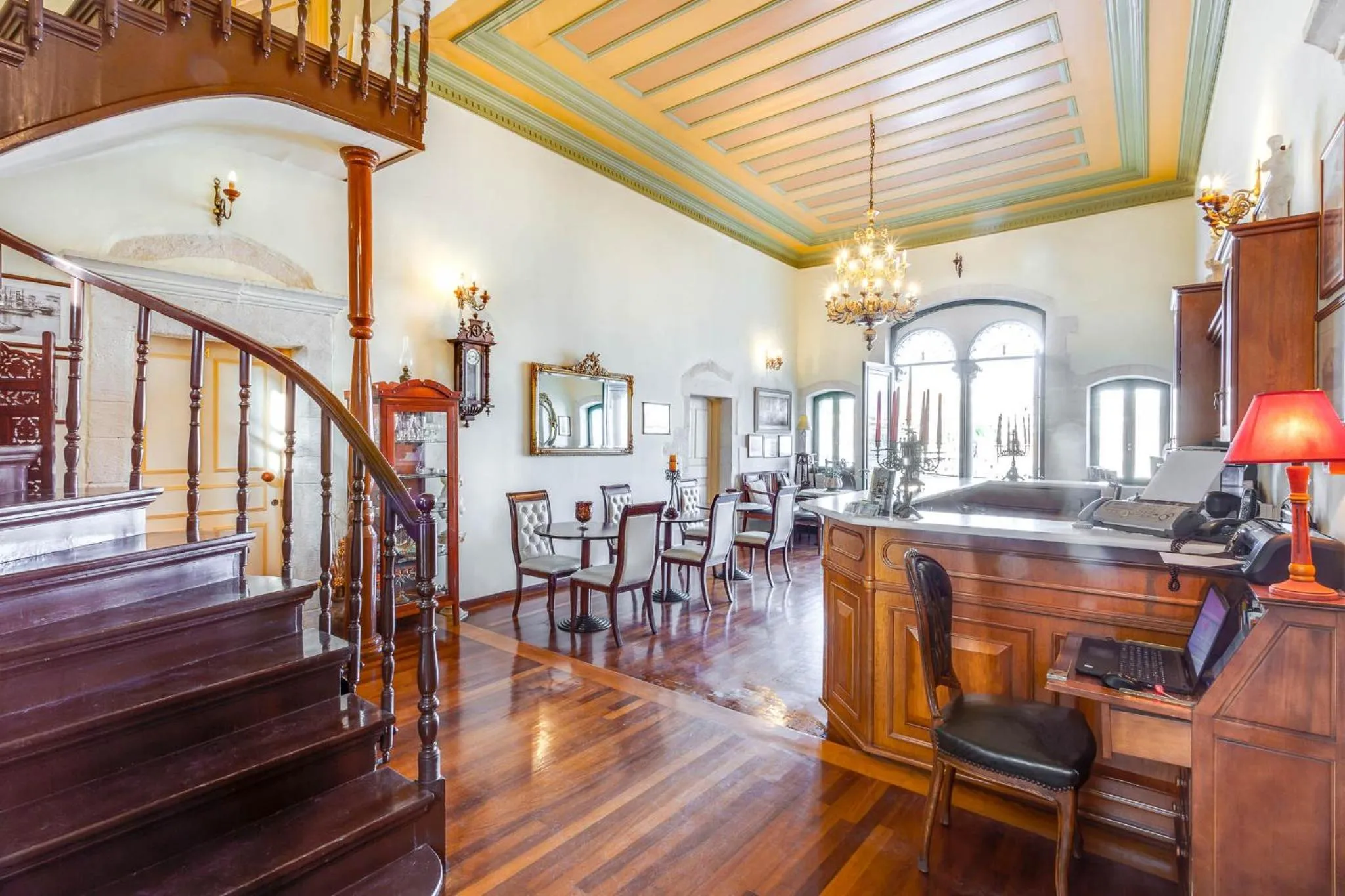 Communal lounge/ TV room in Casa Leone Hotel