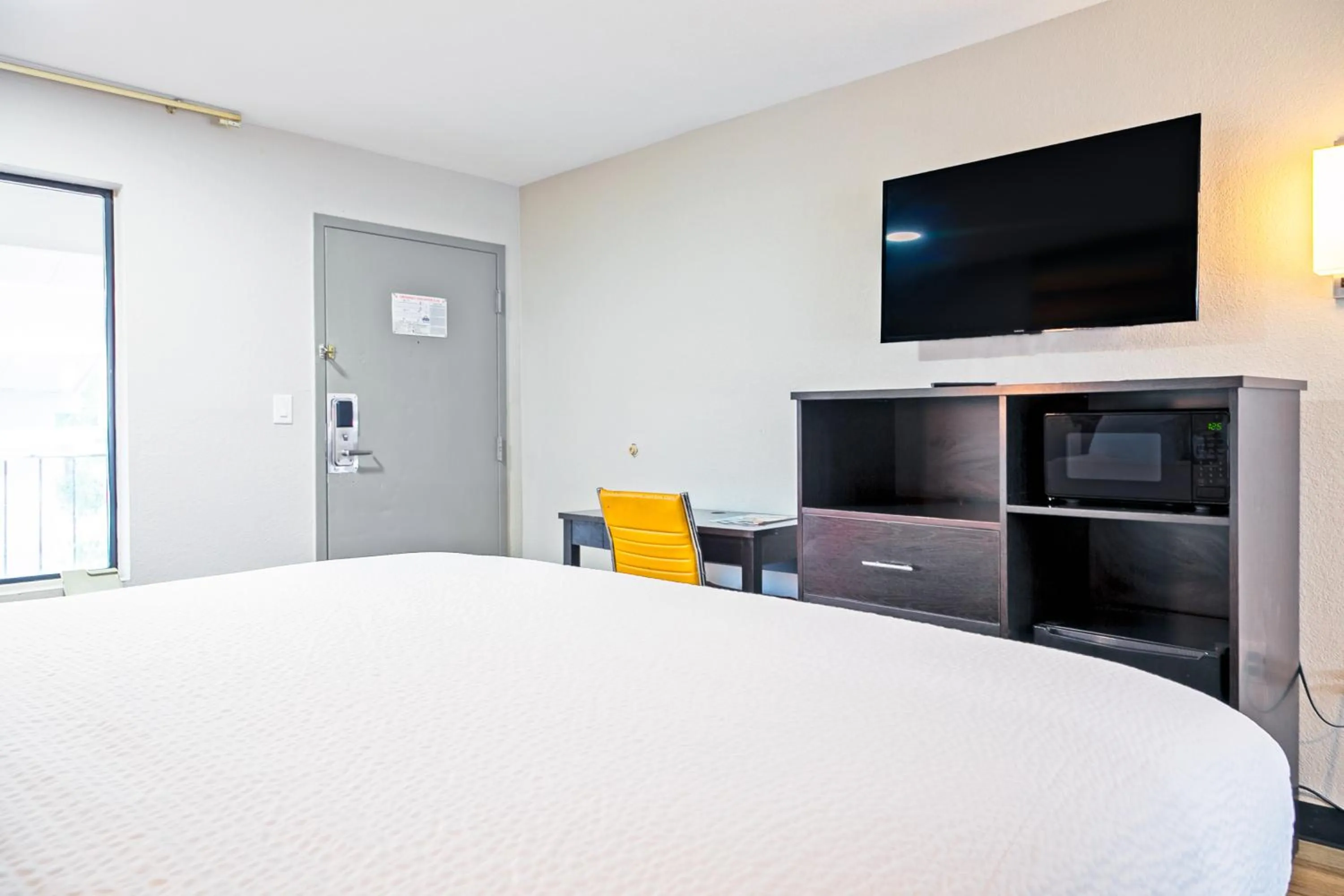 TV and multimedia, Bed in Days Inn by Wyndham Augusta Fort Eisenhower