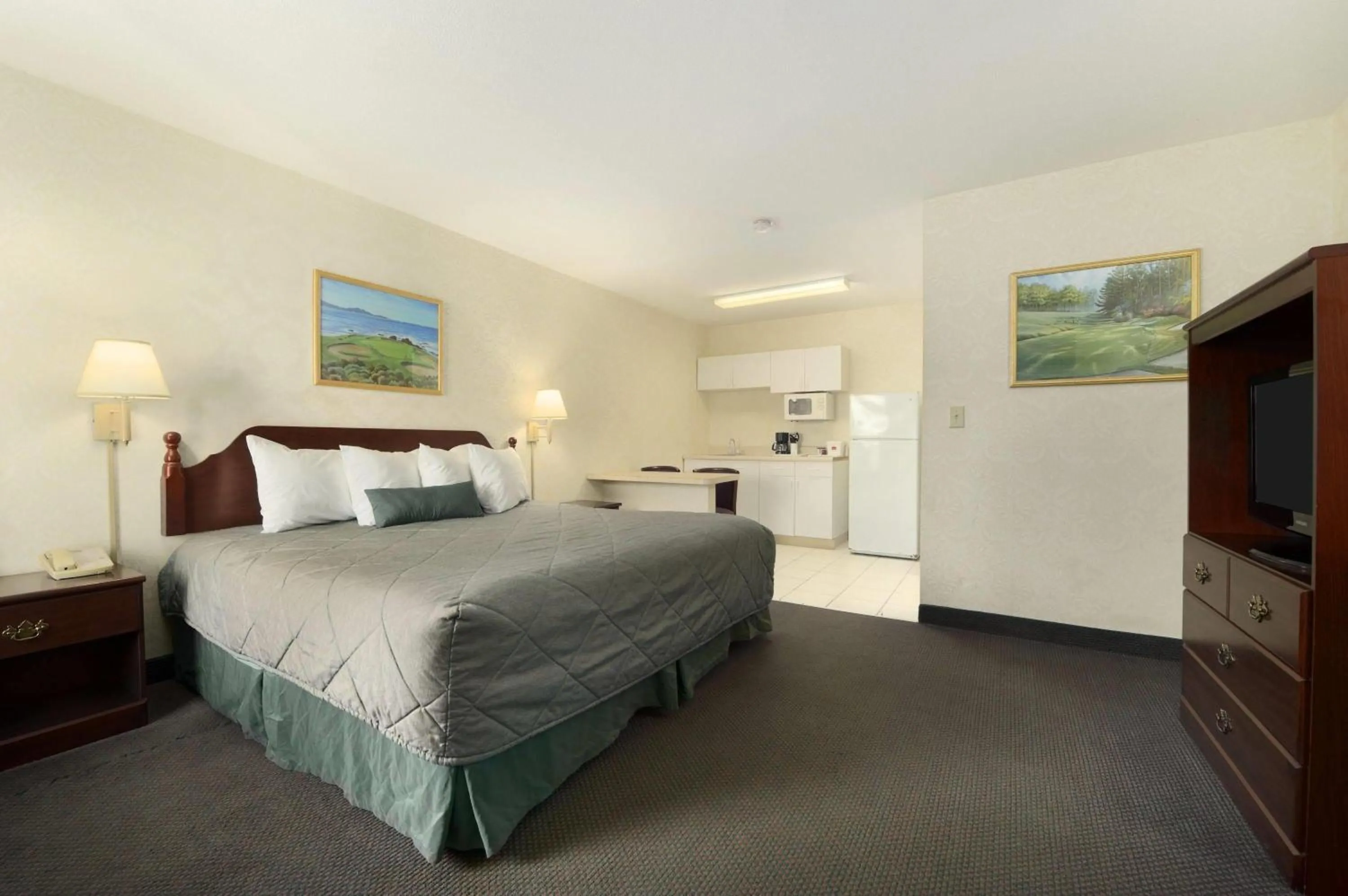 Photo of the whole room, Bed in Days Inn by Wyndham Augusta Fort Eisenhower