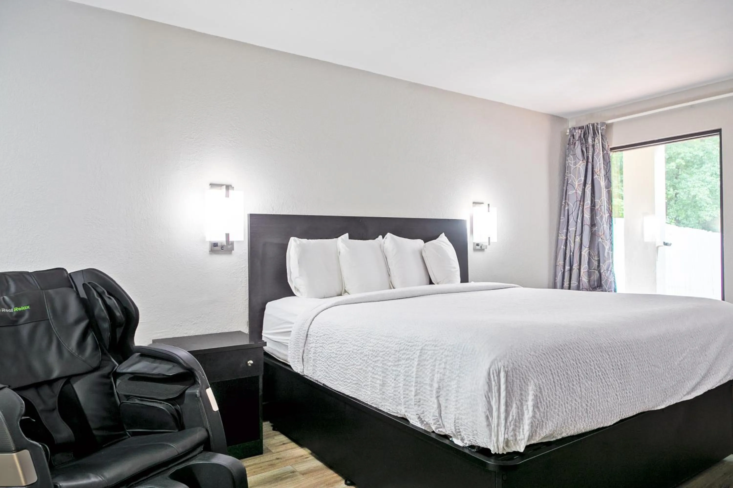 Bed in Days Inn by Wyndham Augusta Fort Eisenhower