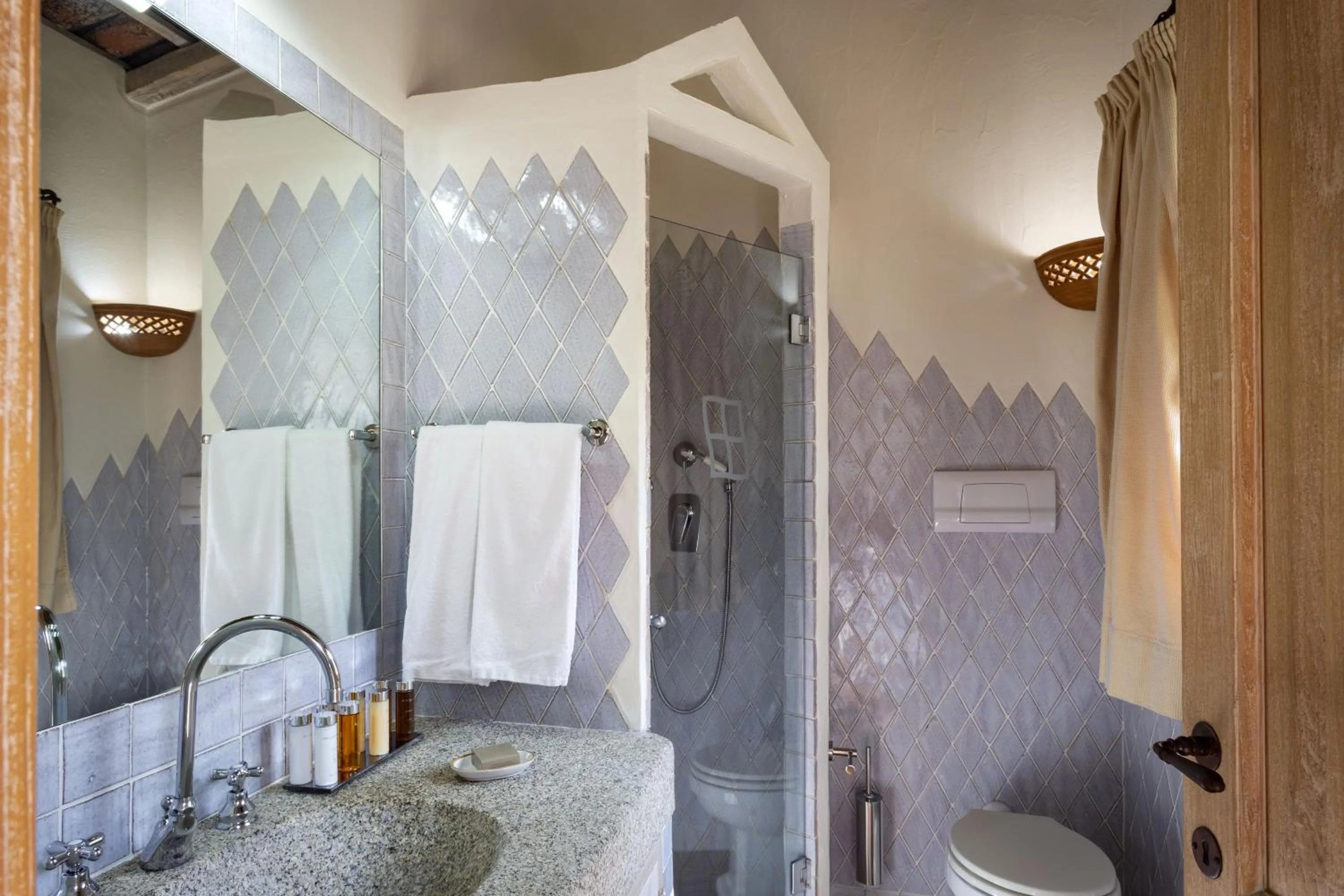 Toilet in Hotel Li Finistreddi