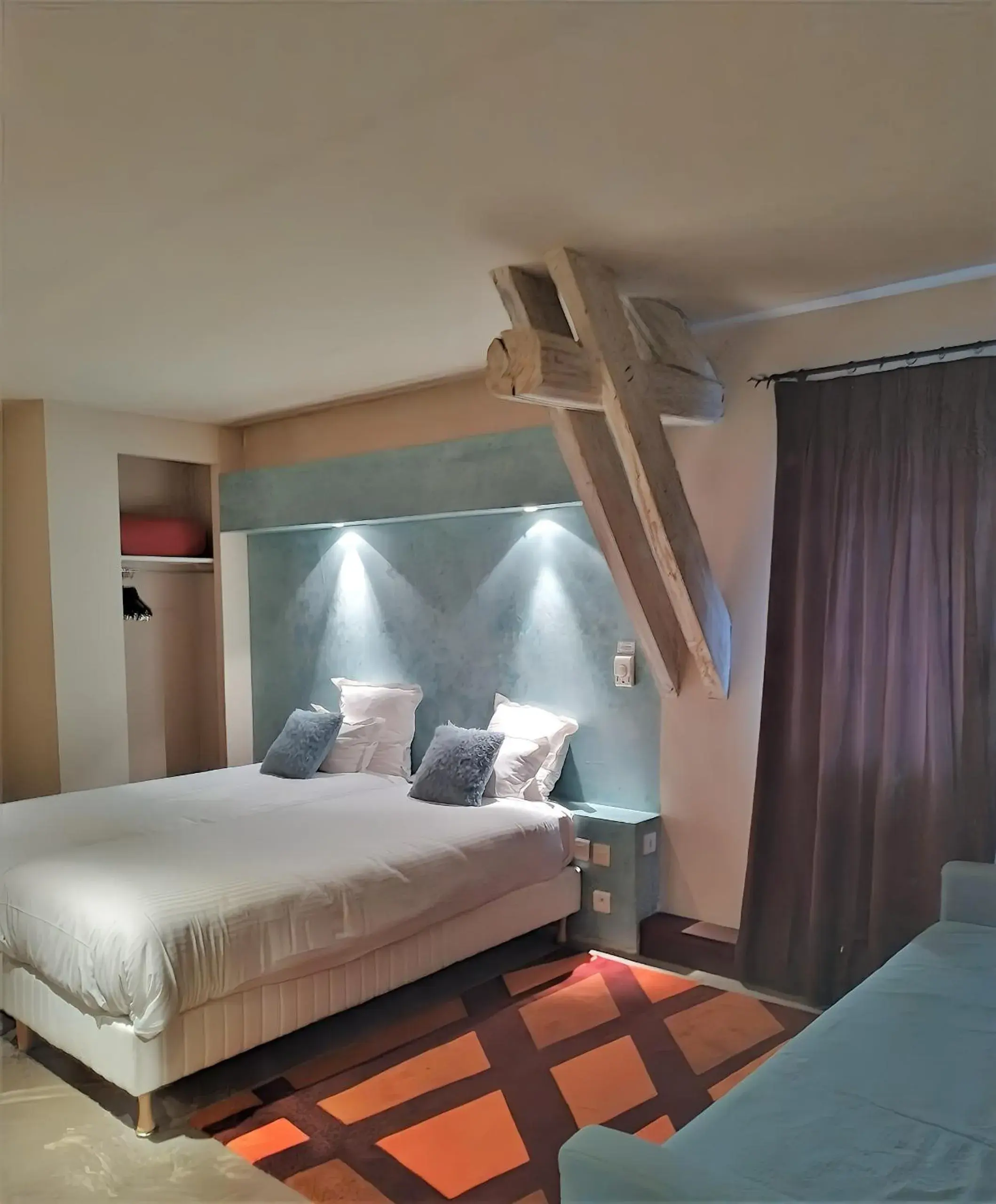 Superior Twin Room - single occupancy in Logis Hôtel Les Pages Superior Twin Room - single occupancy in Logis Hôtel Les Pages