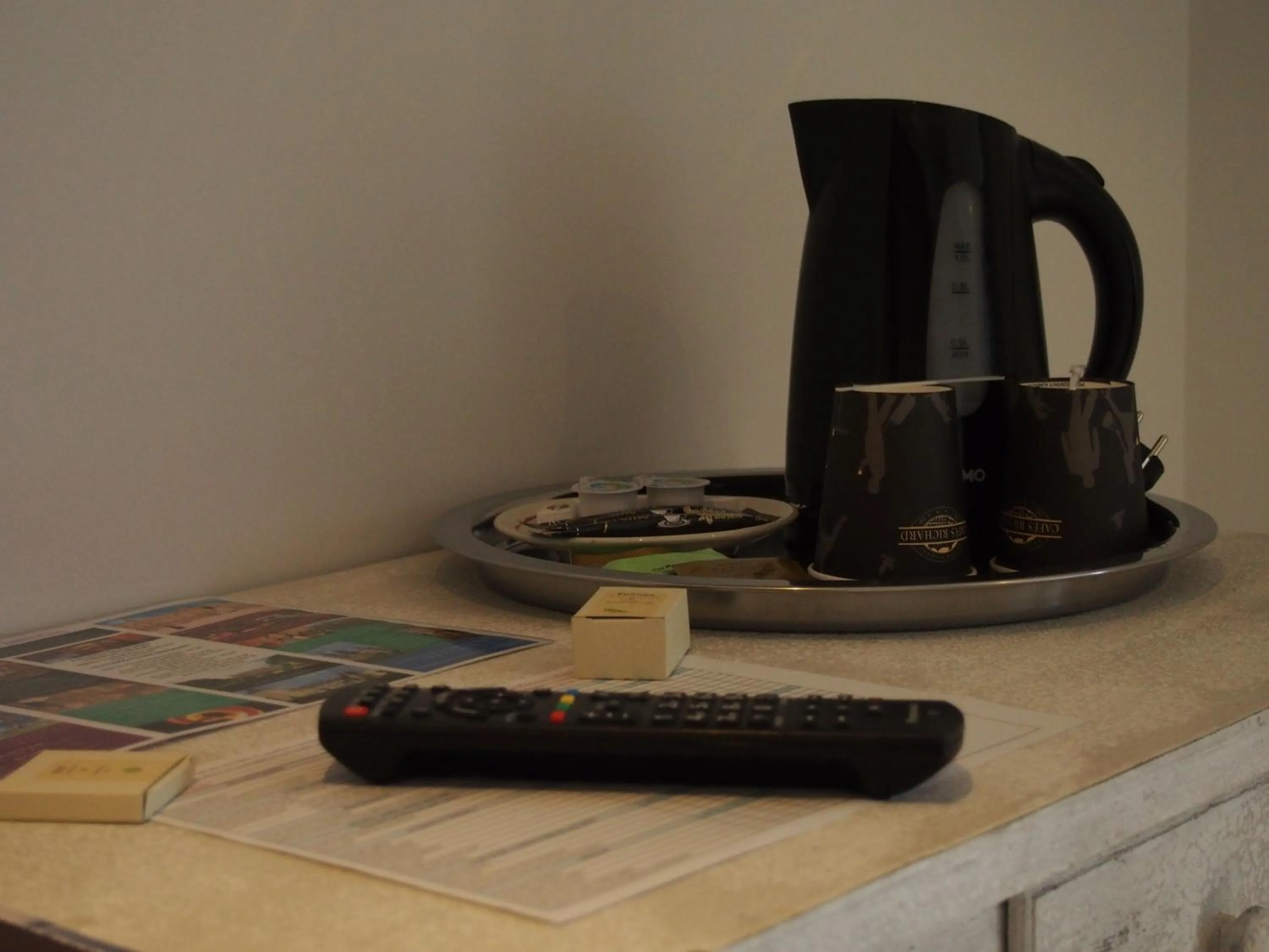 Coffee/tea facilities in Logis Hôtel Les Pages
