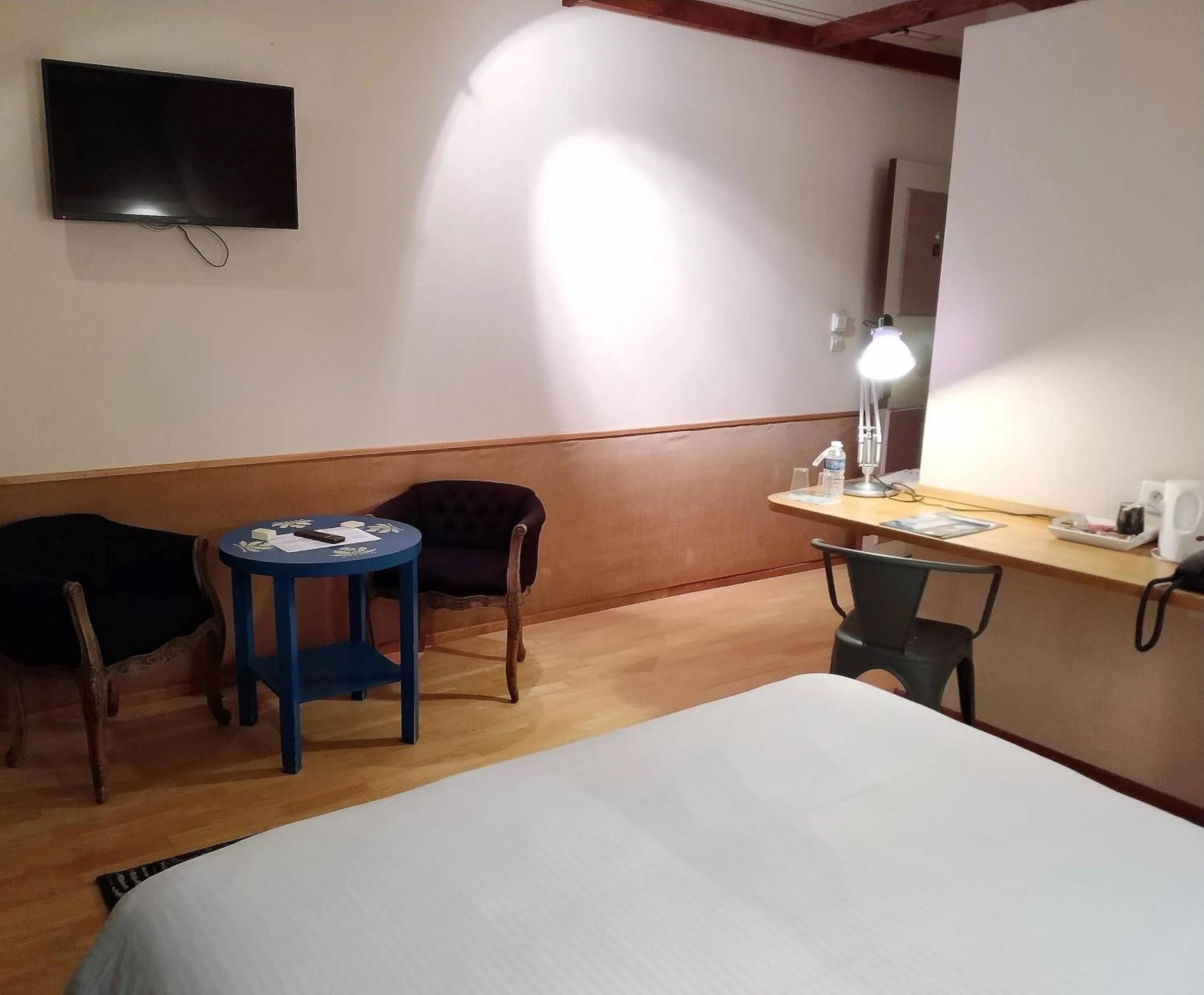 Seating area, Bed in Logis Hôtel Les Pages