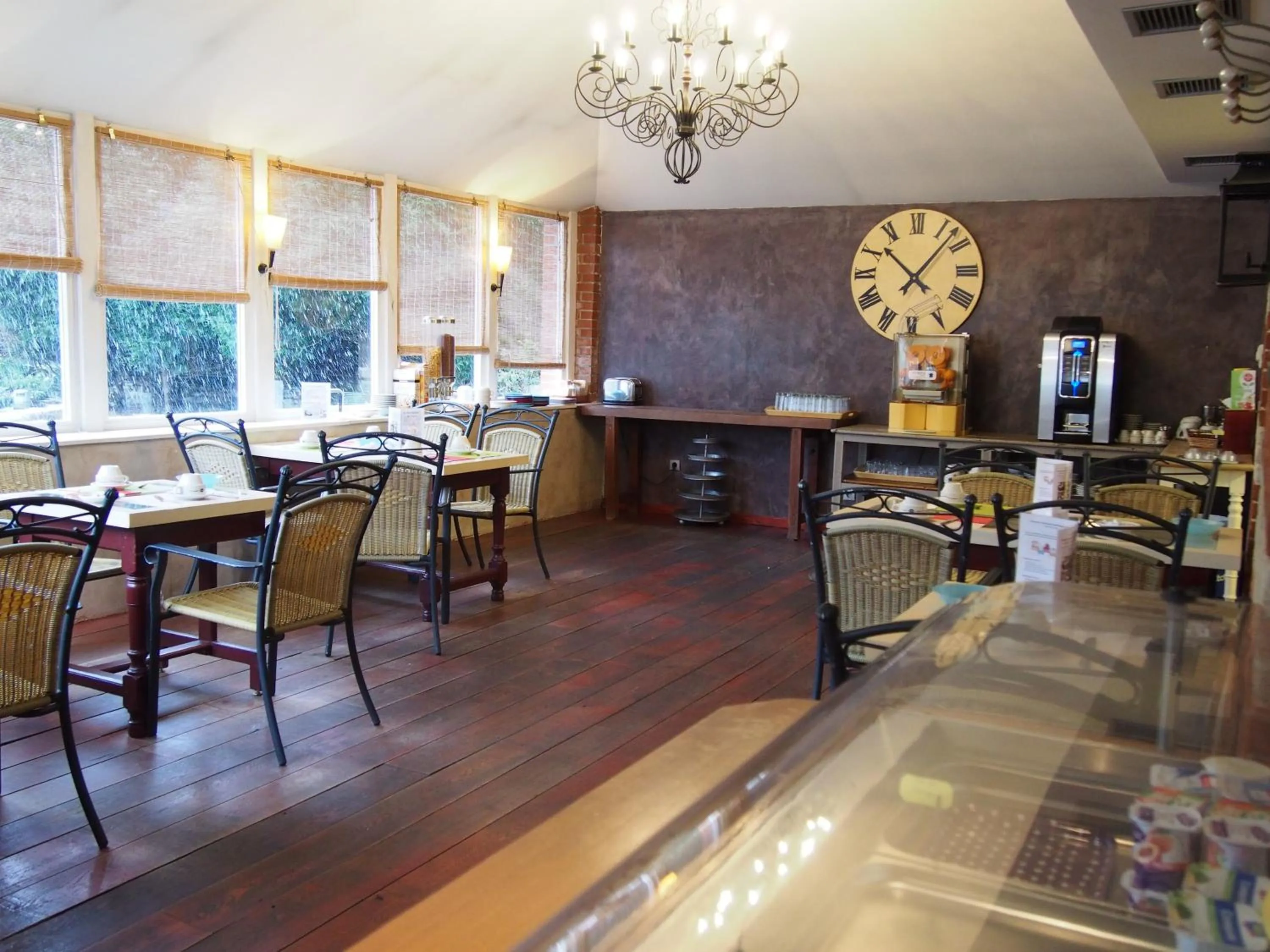 Restaurant/places to eat in Logis Hôtel Les Pages