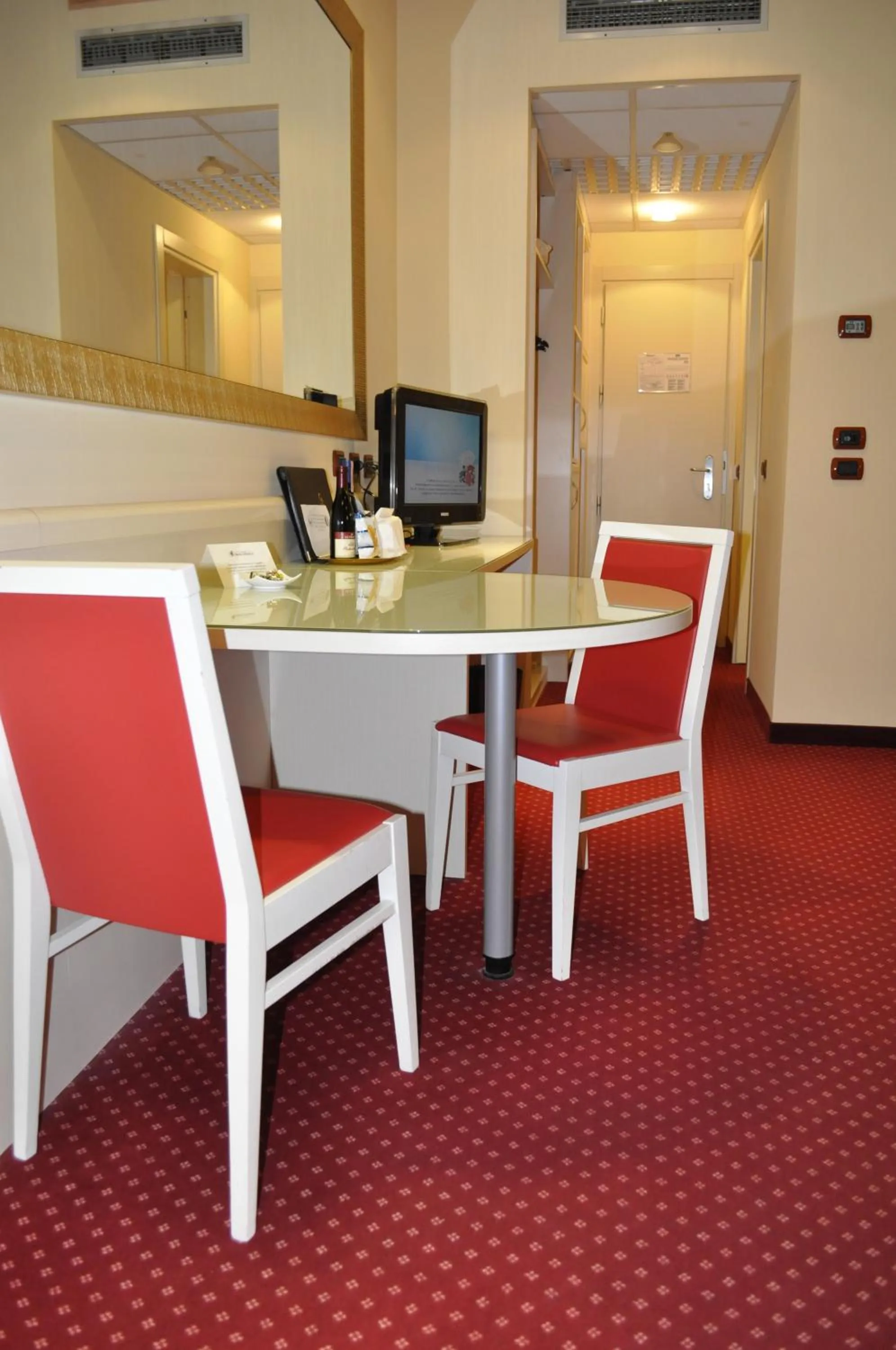 Dining area in Hotel Motel 2