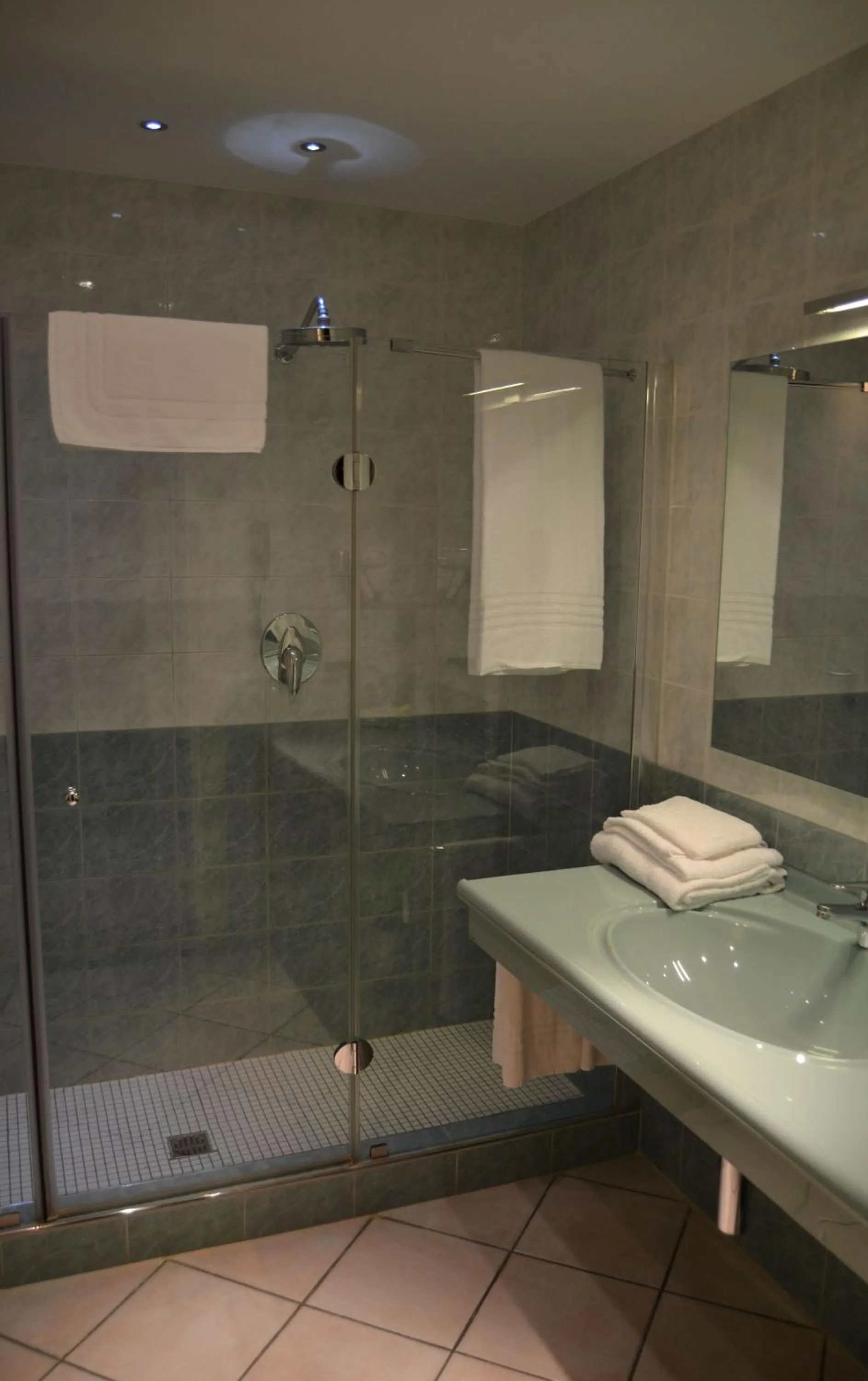 Bathroom in Hotel Motel 2