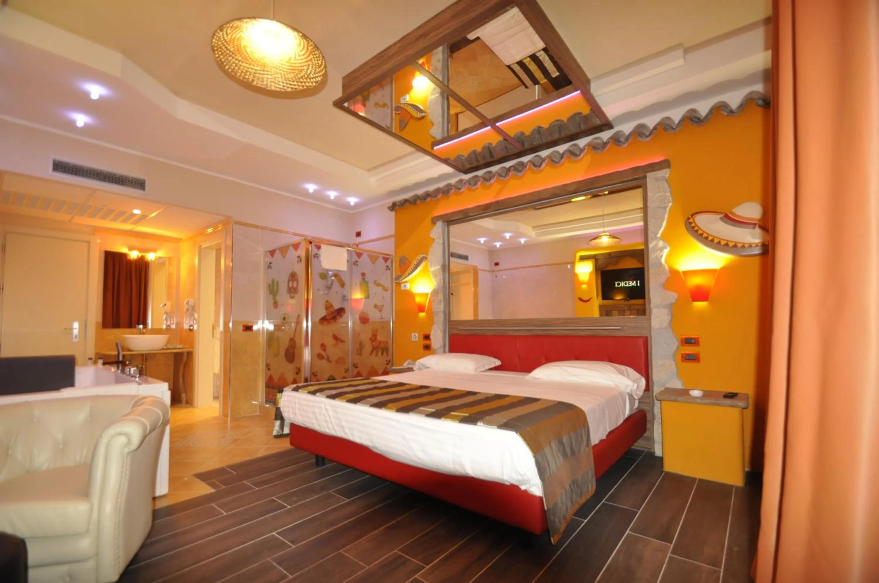 Bedroom, Bed in Hotel Motel 2