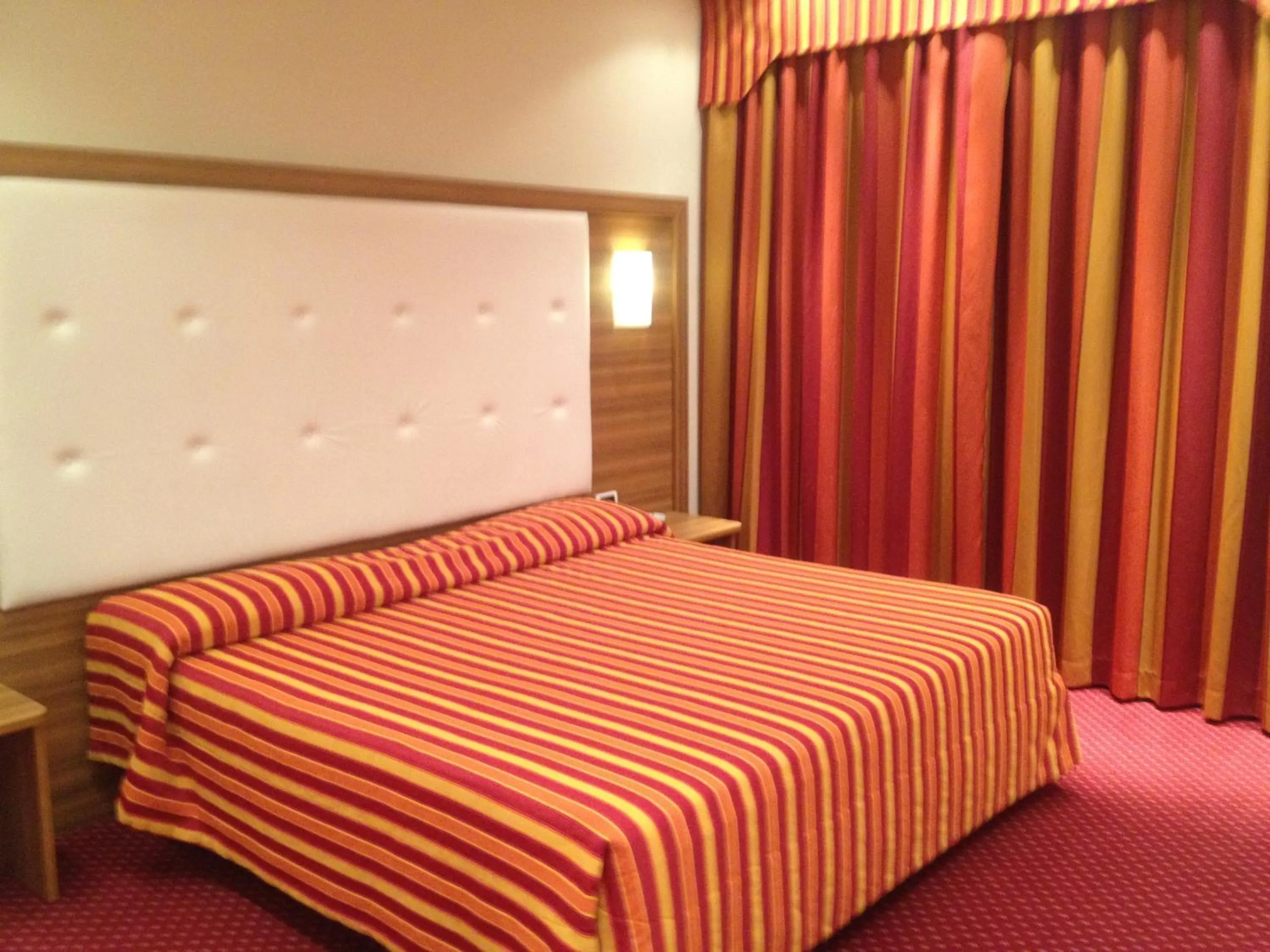 Photo of the whole room, Bed in Hotel Motel 2