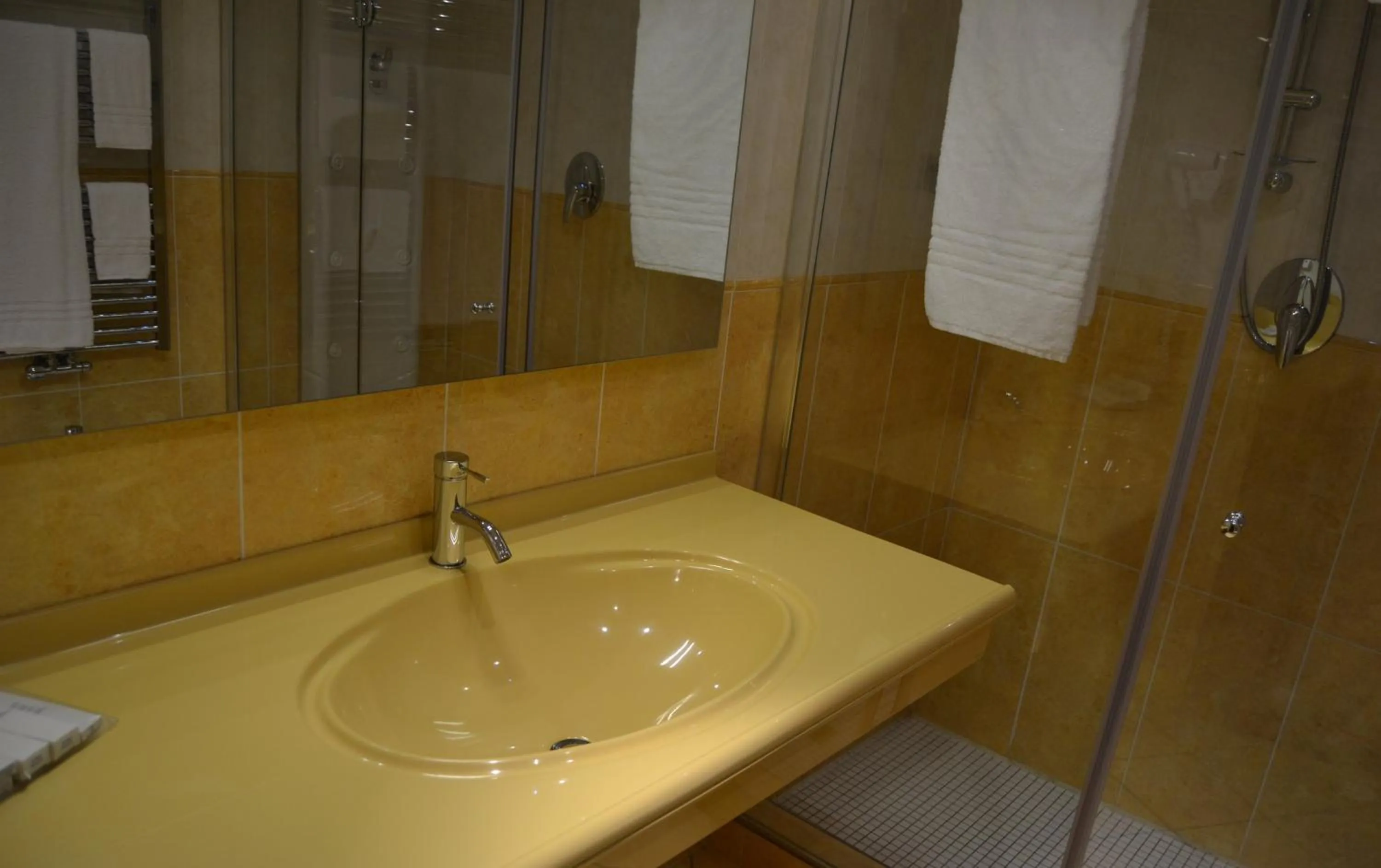 Bathroom in Hotel Motel 2