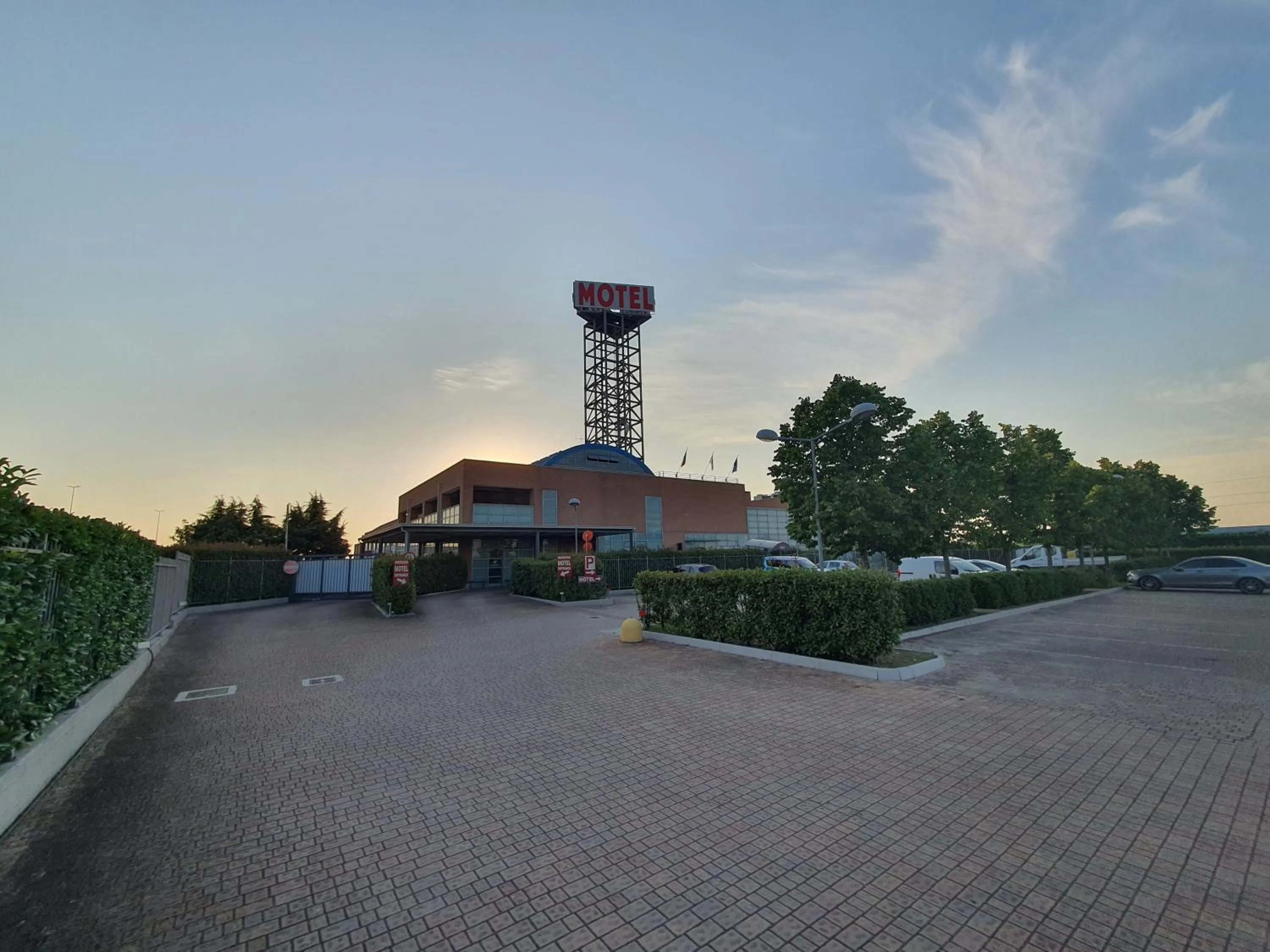 Property building in Hotel Motel 2