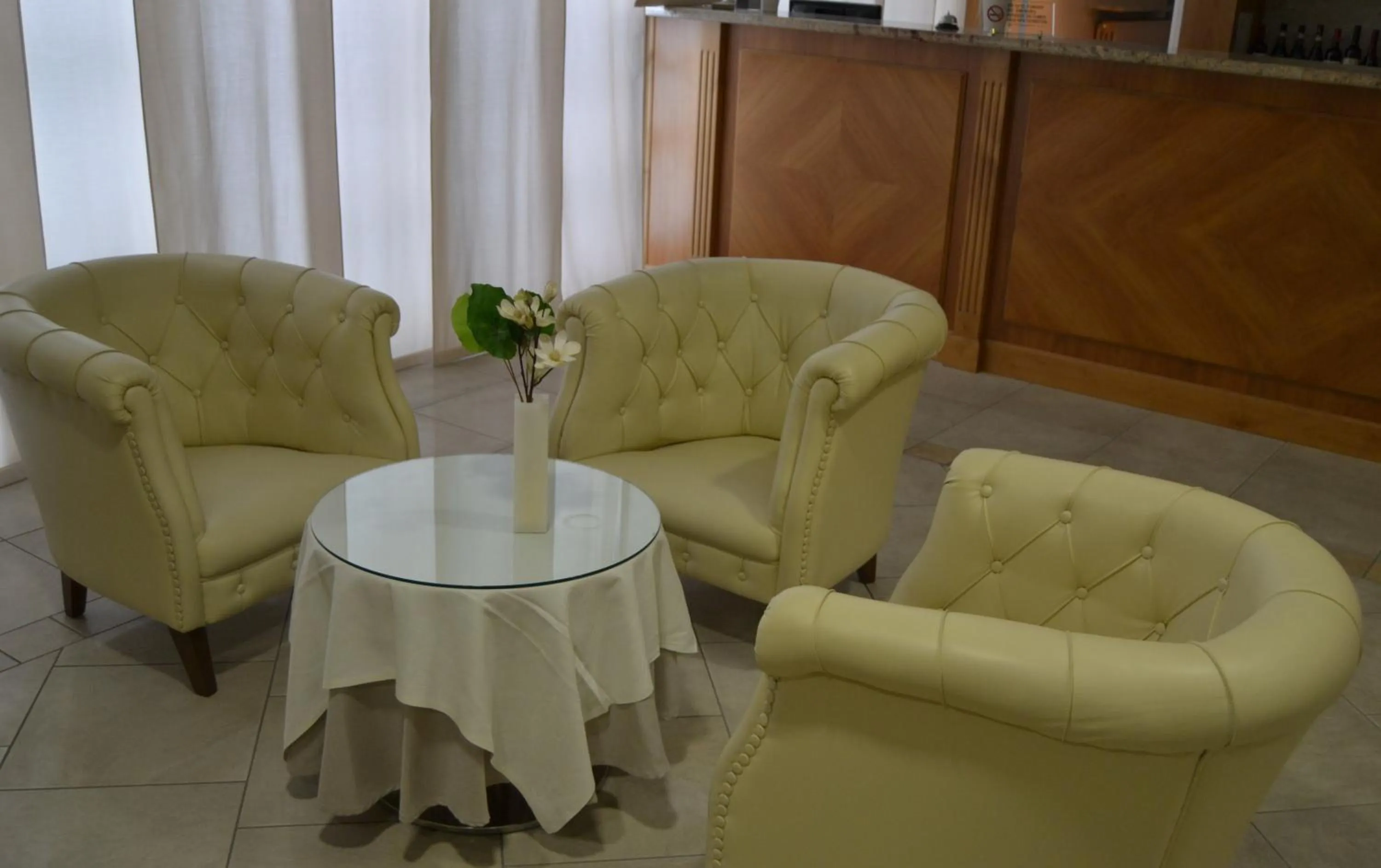 Communal lounge/ TV room in Hotel Motel 2