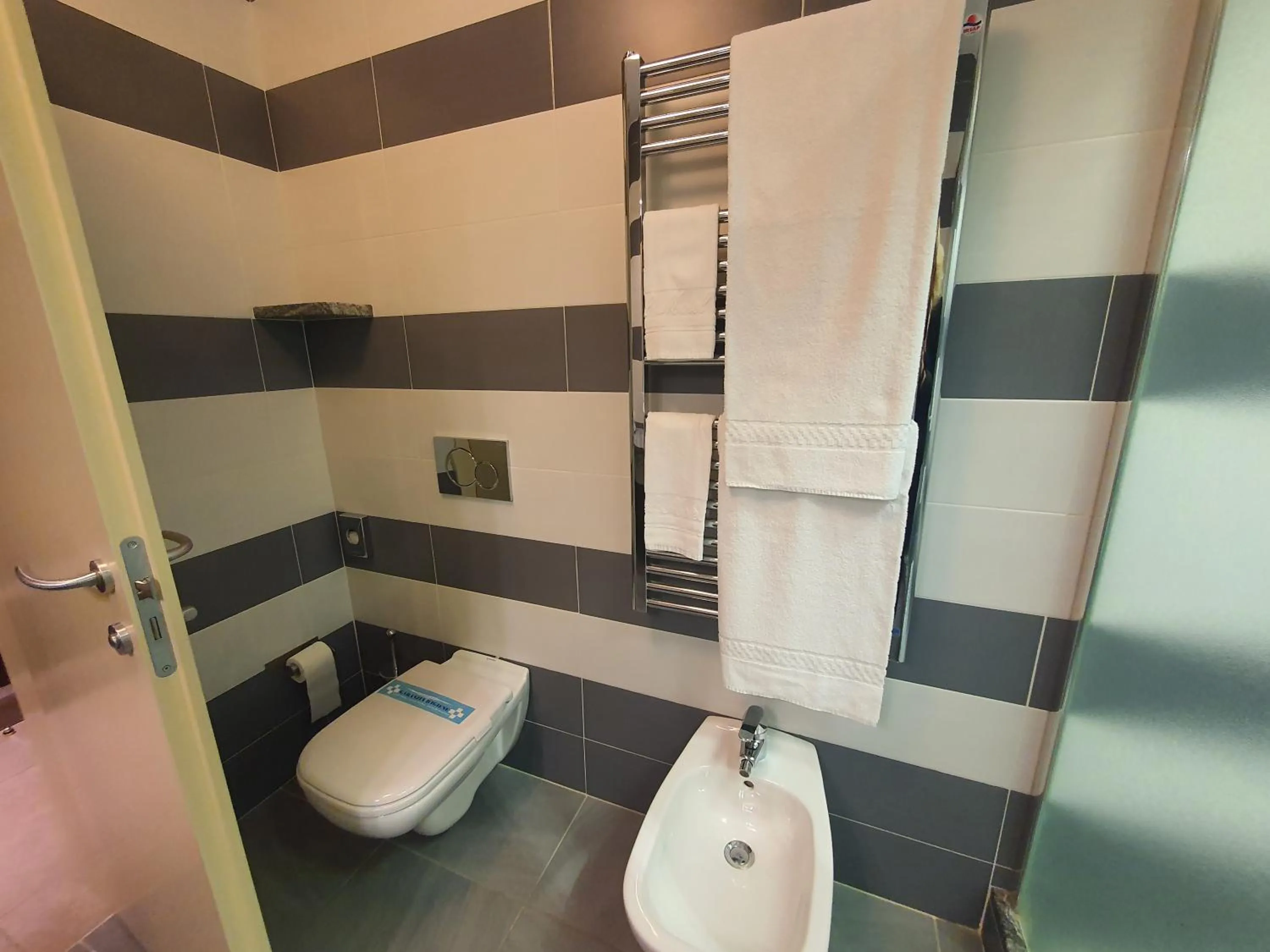 Bathroom in Hotel Motel 2