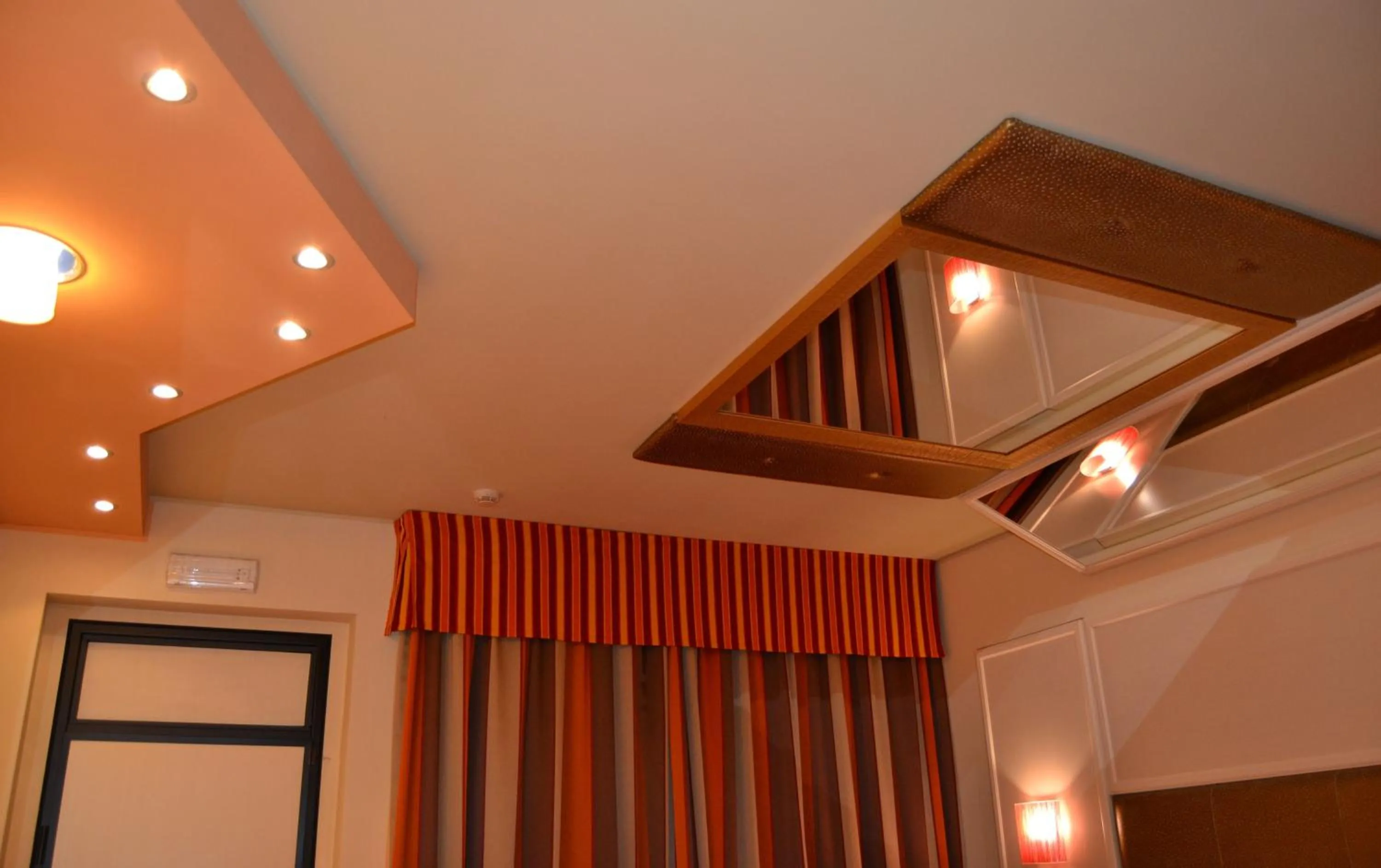 Photo of the whole room in Hotel Motel 2