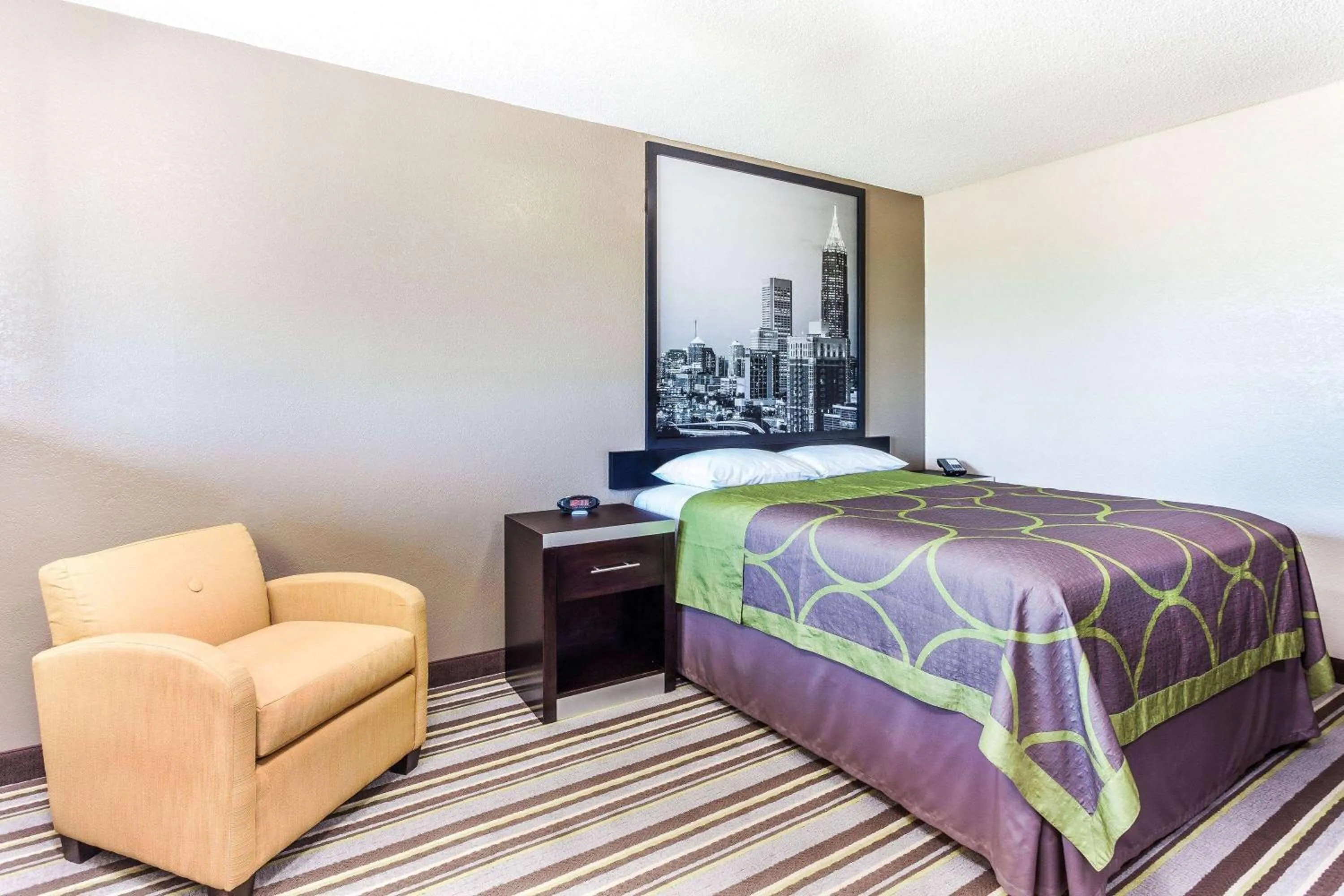 Photo of the whole room, Bed in Super 8 by Wyndham Stockbridge