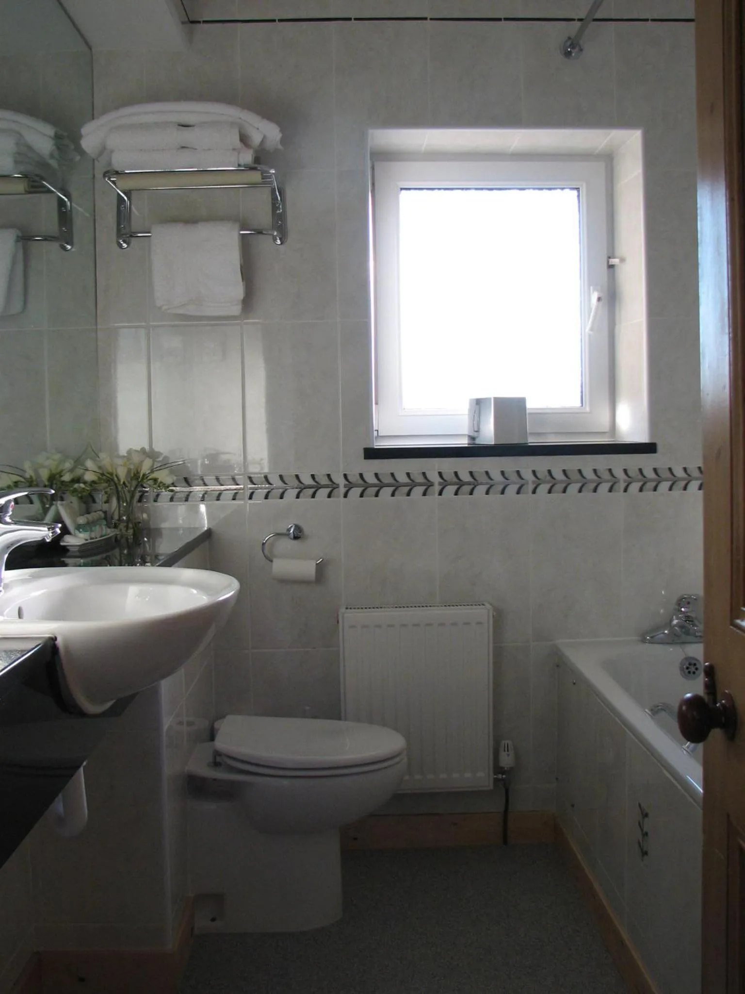 Bathroom in Gwrach Ynys Country Guest House