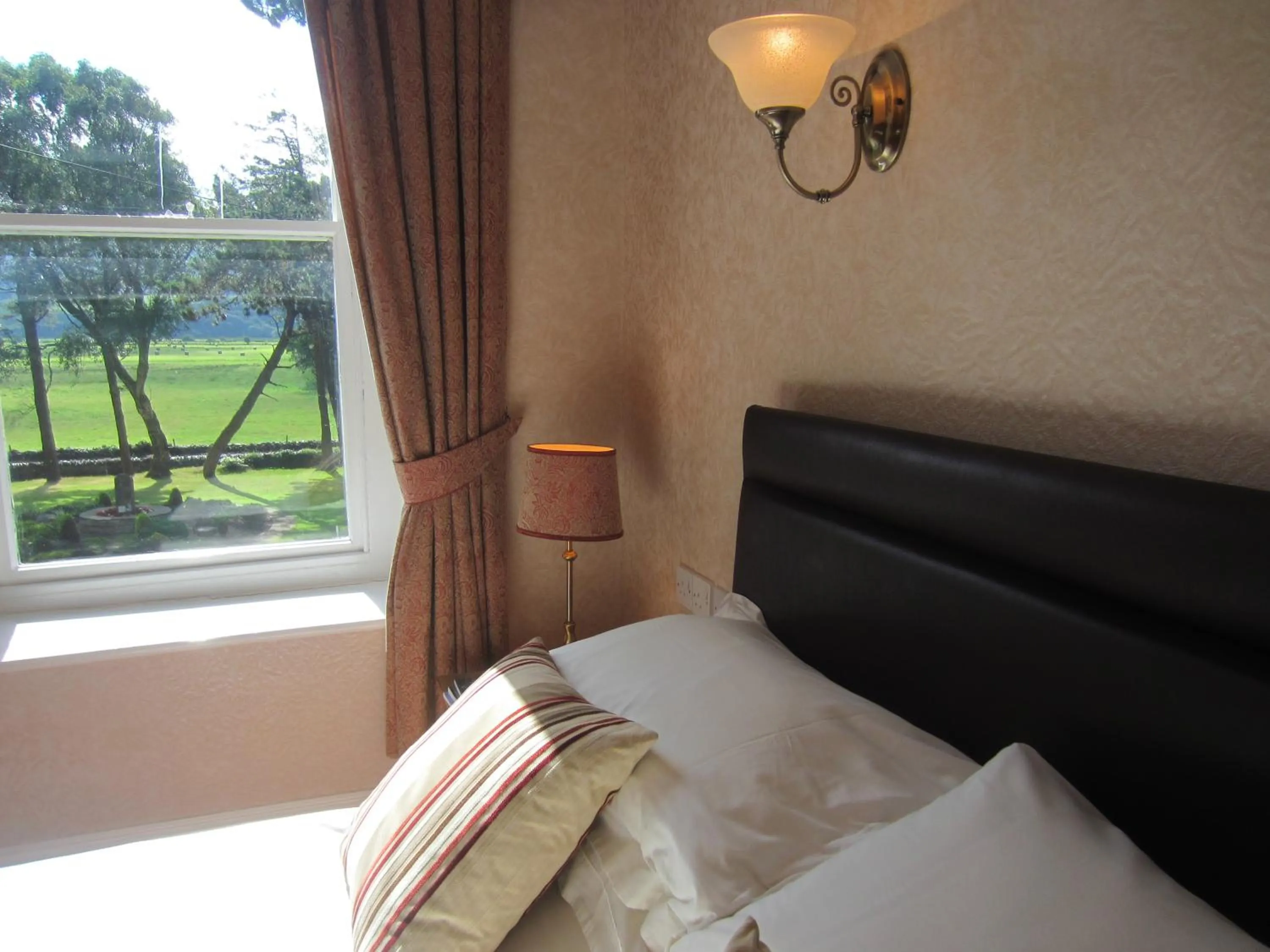 Bed in Gwrach Ynys Country Guest House