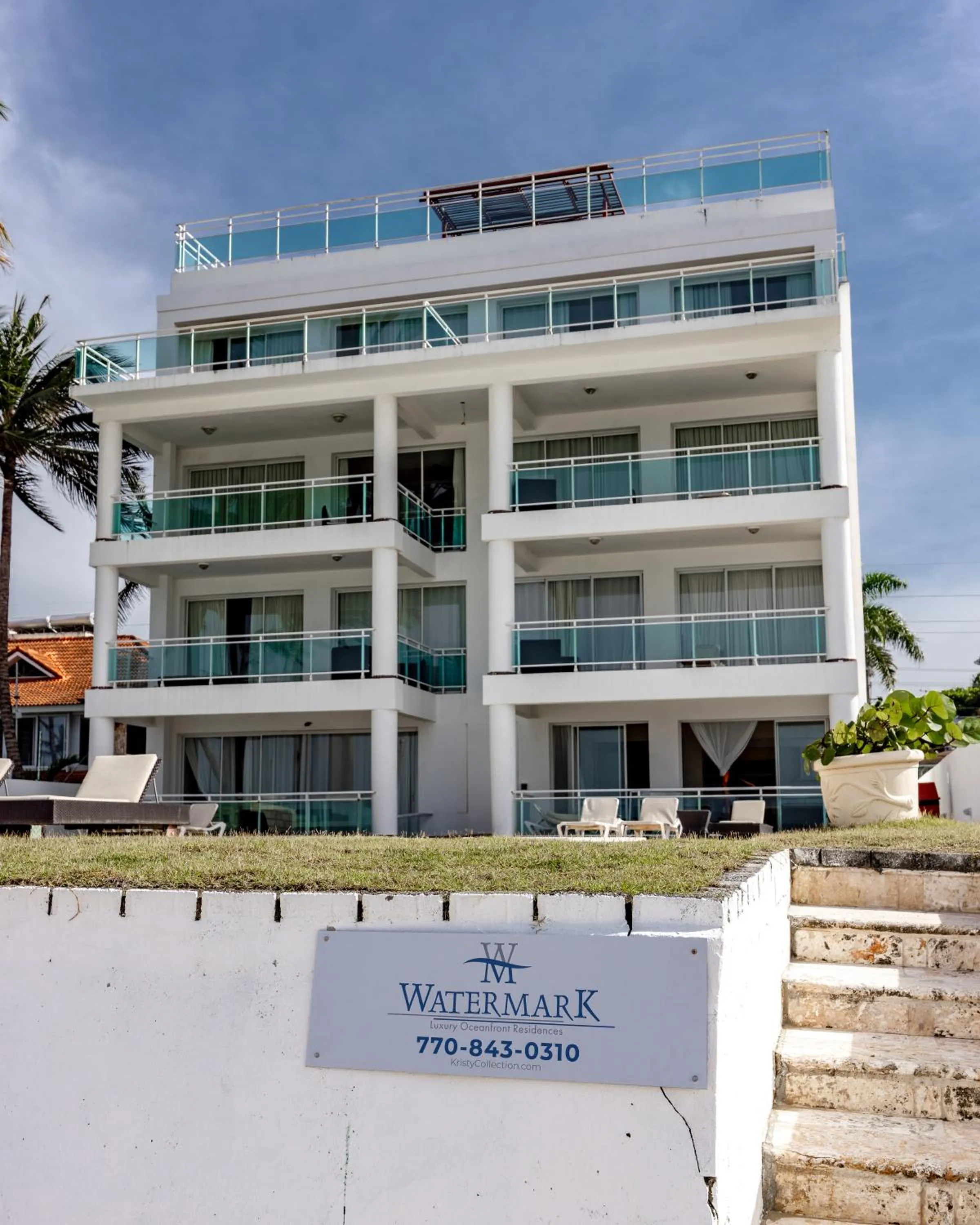 Property building in Watermark Luxury Oceanfront Residences