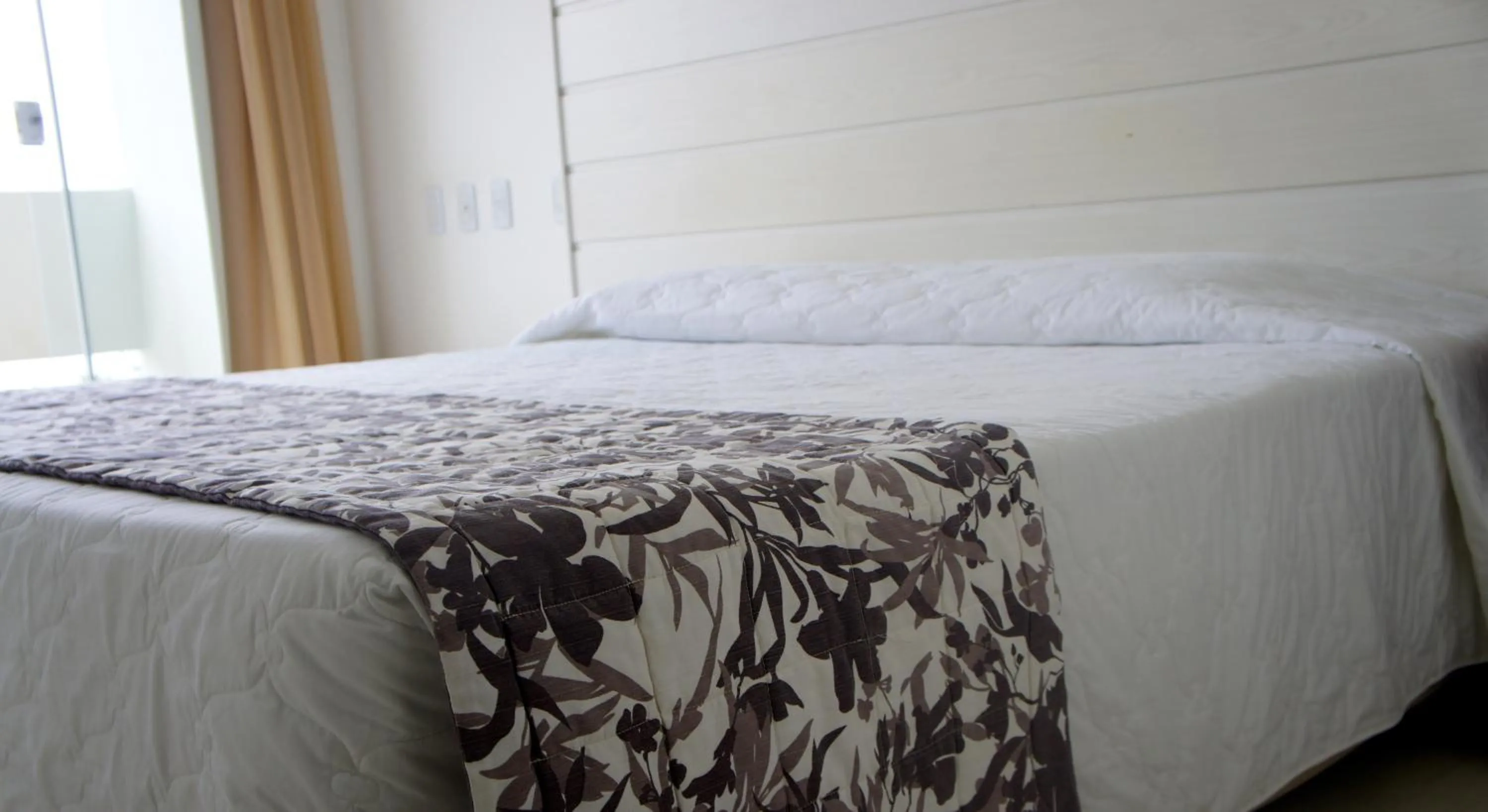 Bedroom, Bed in Hotel Marambaia Cabeçudas - frente mar