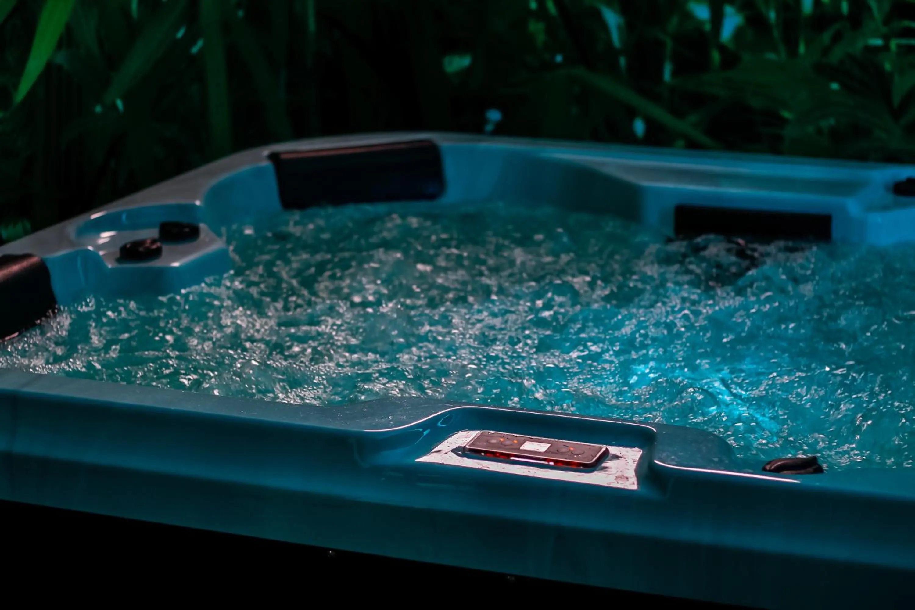 Hot Tub in Hotel Nomada