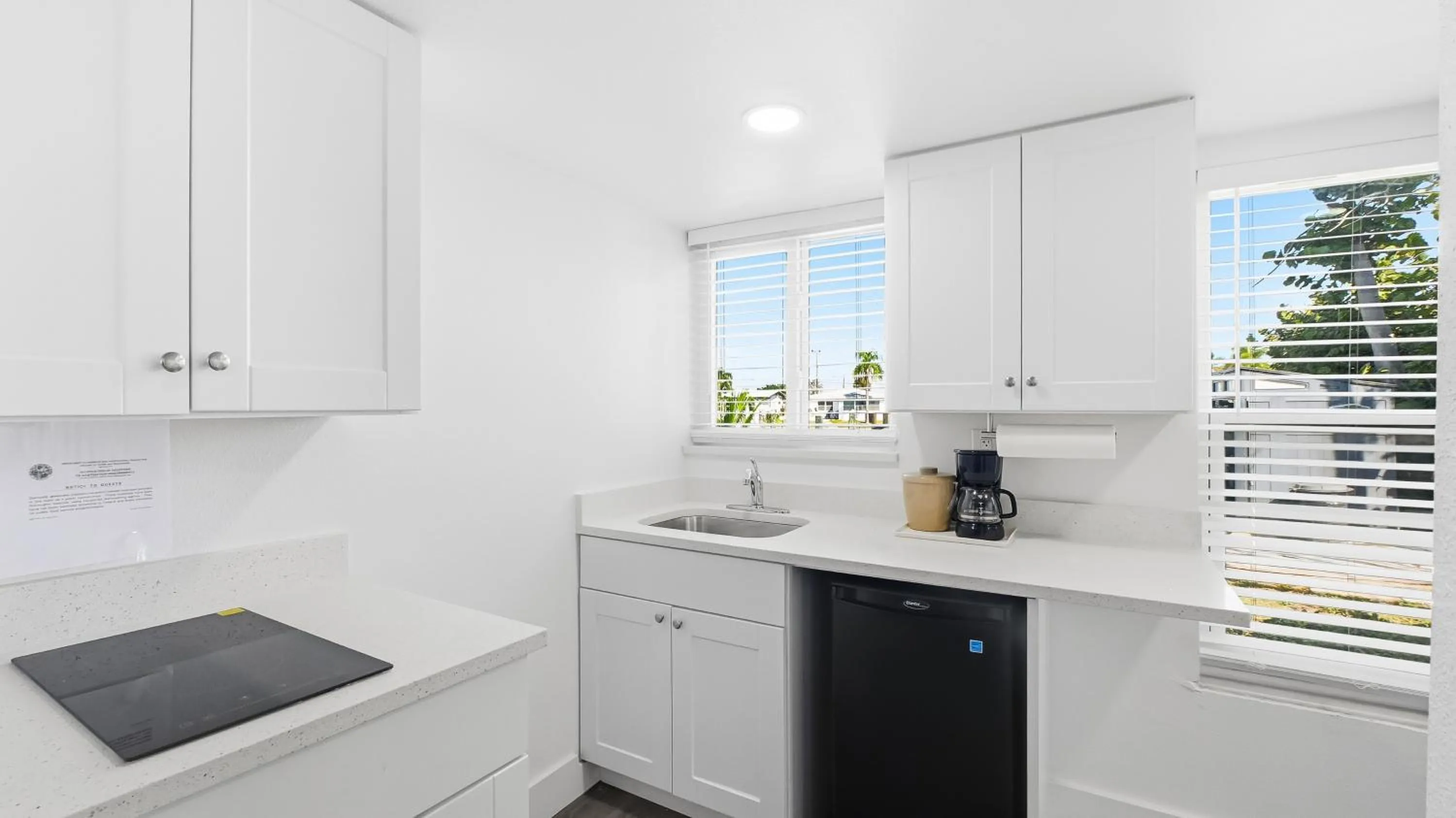 Kitchen or kitchenette in Bayside Inn and Marina