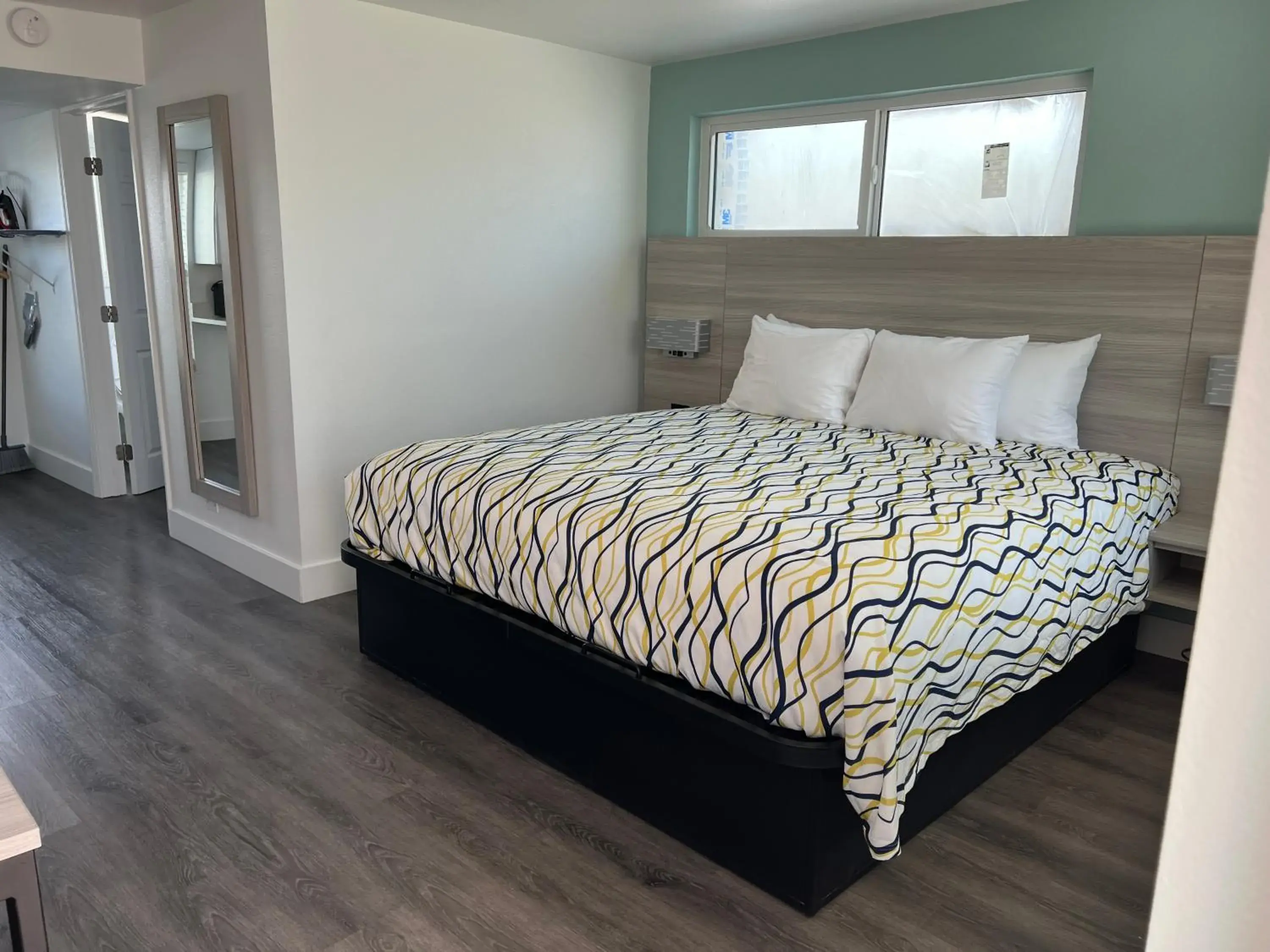 King Room - Disability Access in Bayside Inn and Marina King Room - Disability Access in Bayside Inn and Marina