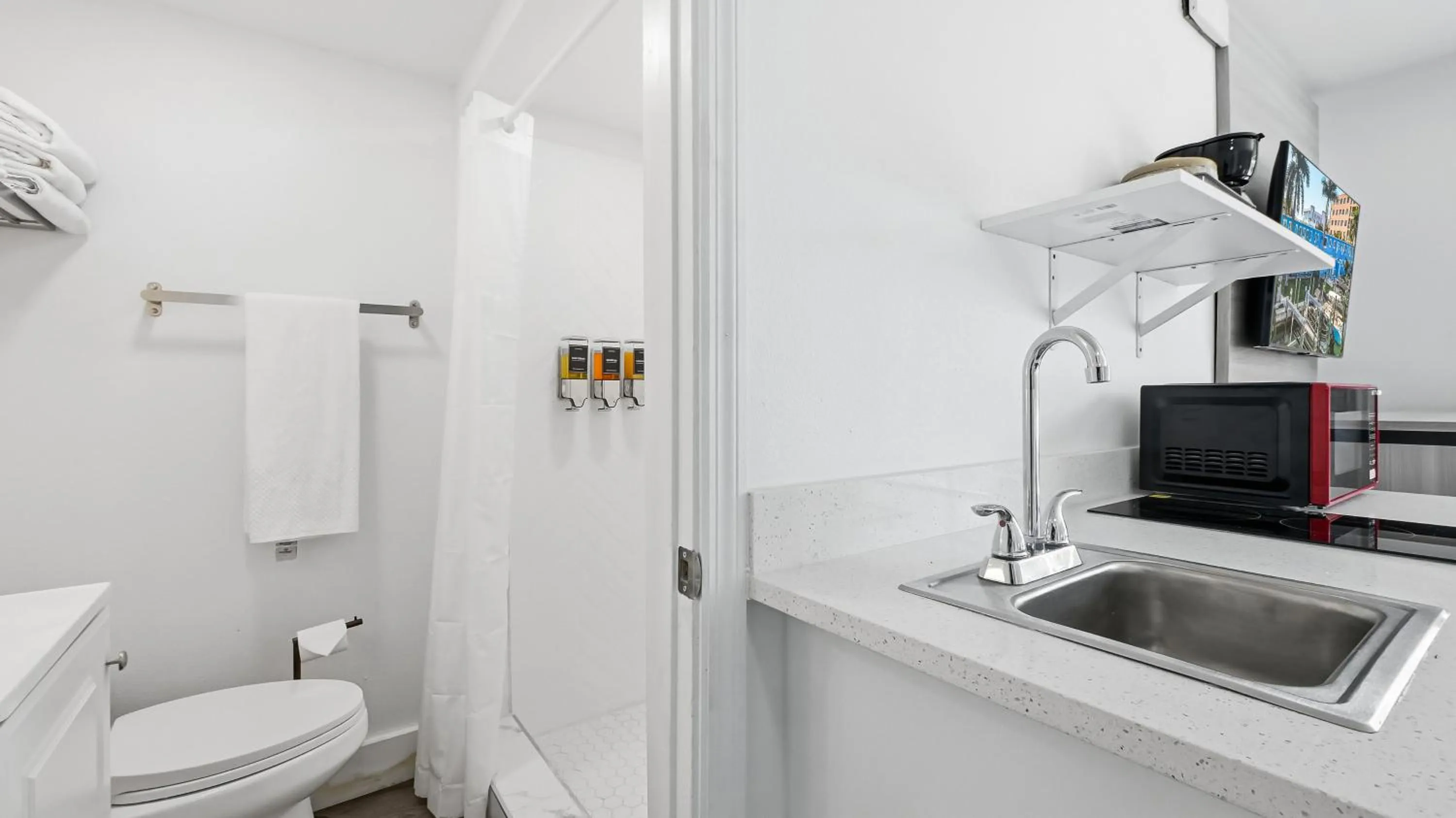 Kitchen or kitchenette in Bayside Inn and Marina