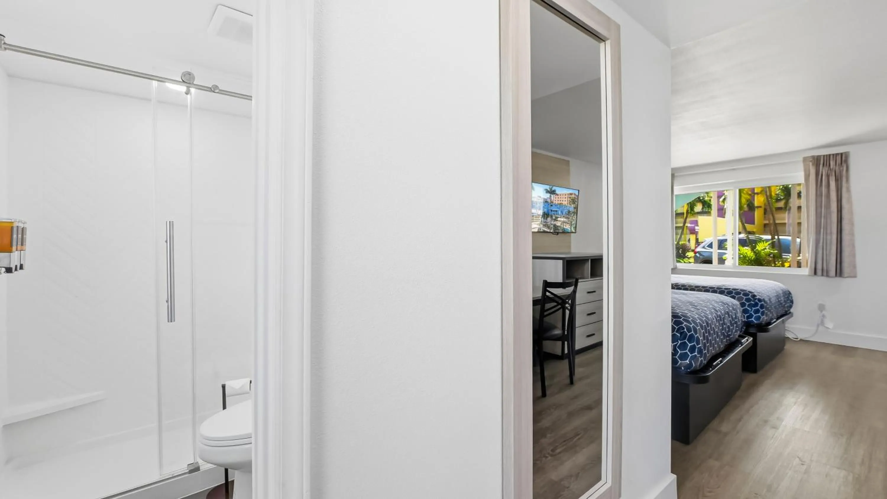 Bedroom, Bed in Bayside Inn and Marina