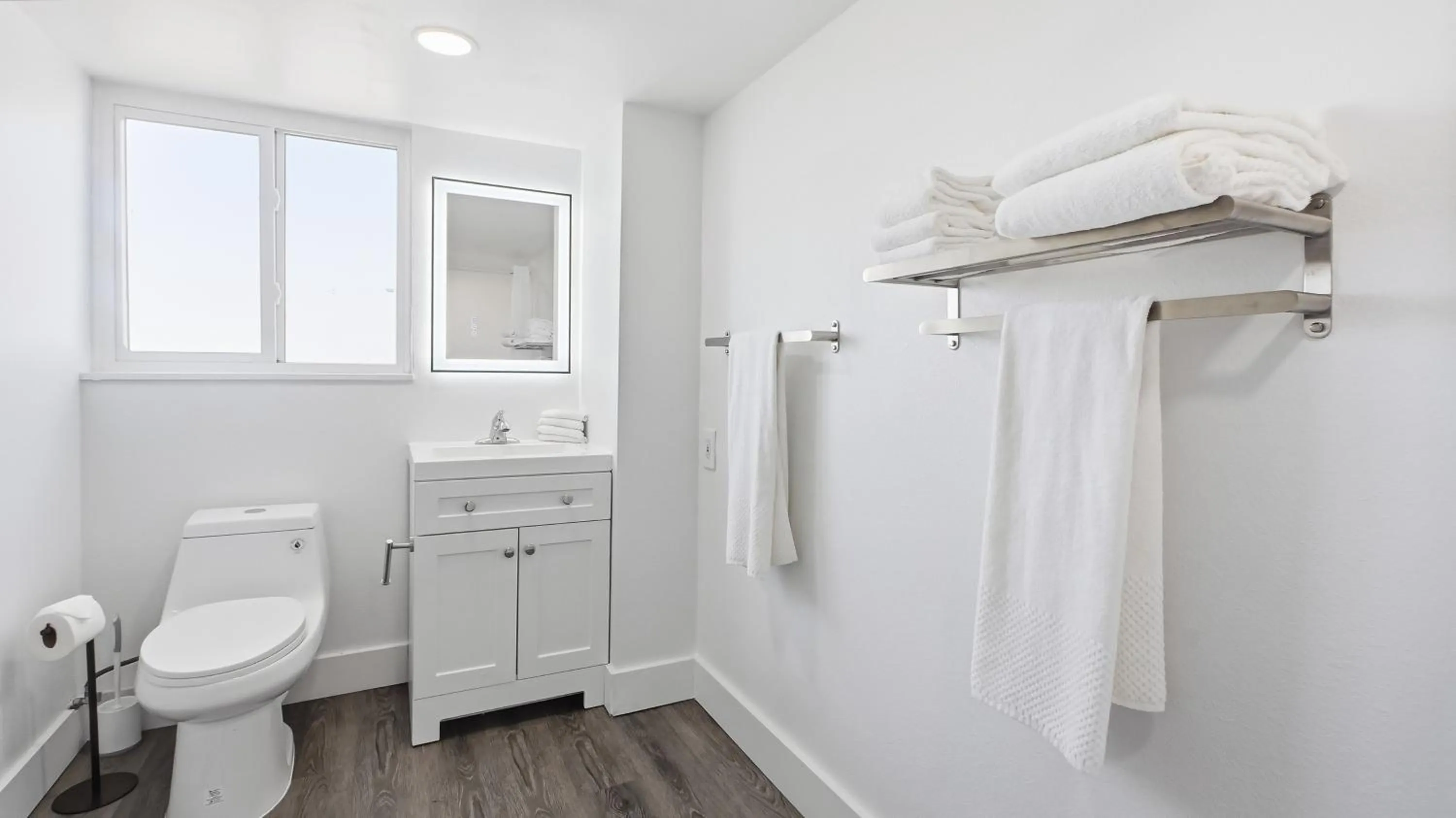 Bathroom in Bayside Inn and Marina