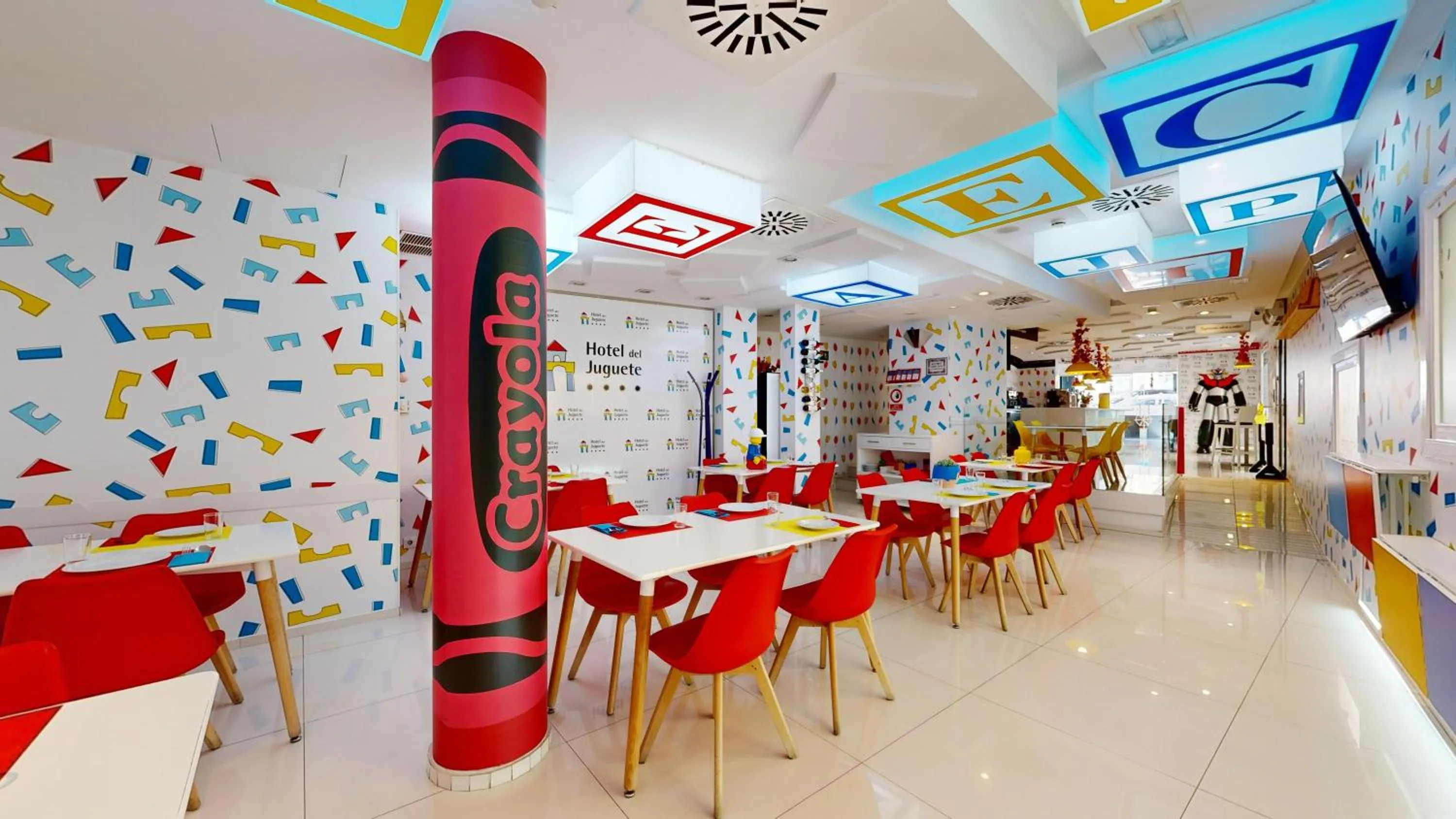 Restaurant/places to eat in Hotel del Juguete