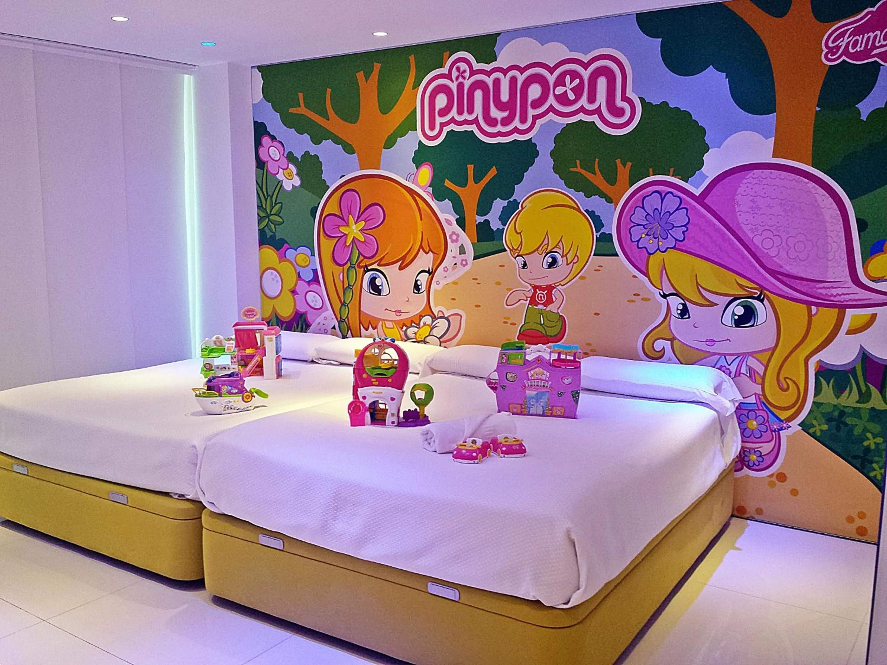 Balcony/Terrace, Bed in Hotel del Juguete