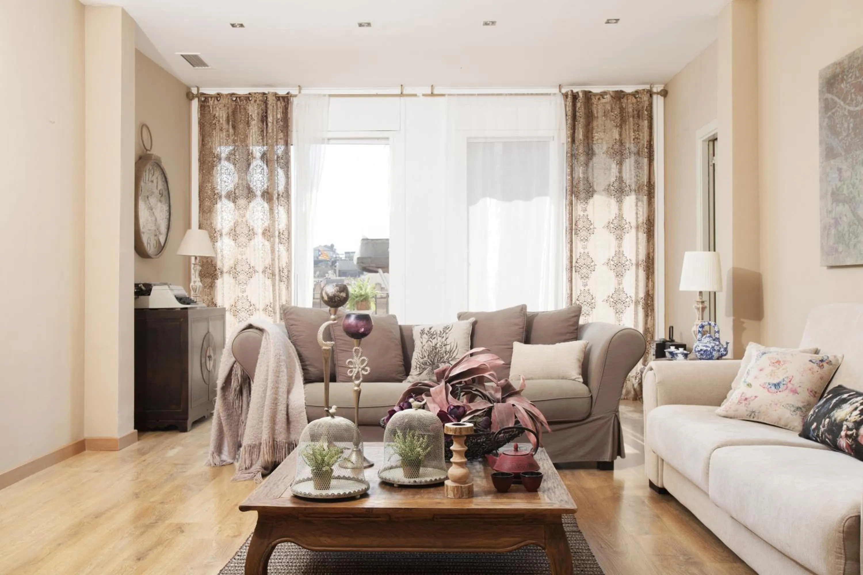 Living room in BCN Rambla Catalunya Apartments