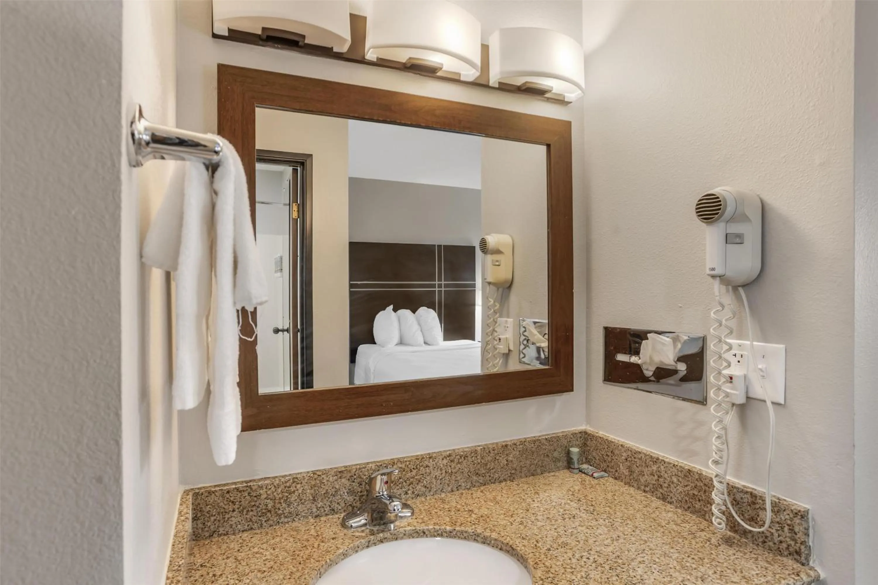 Bedroom in Best Western Shippensburg