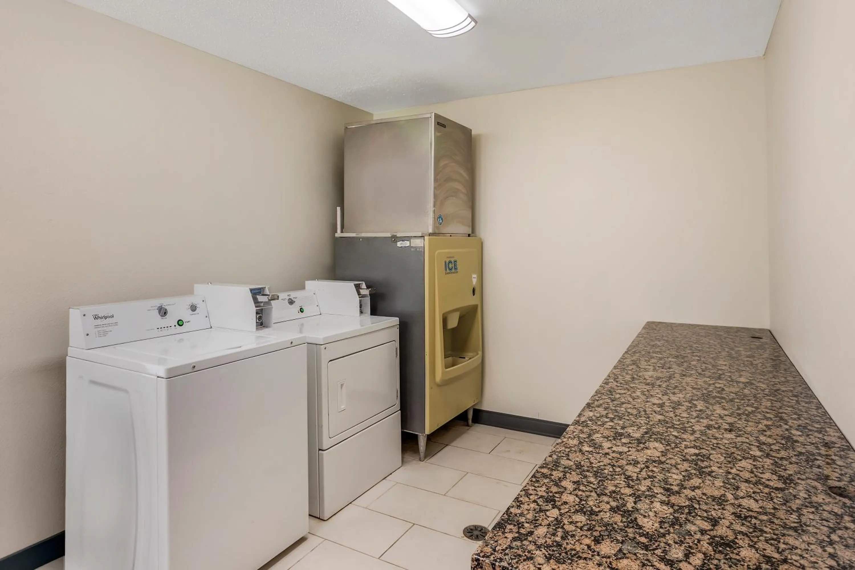 laundry in Best Western Shippensburg