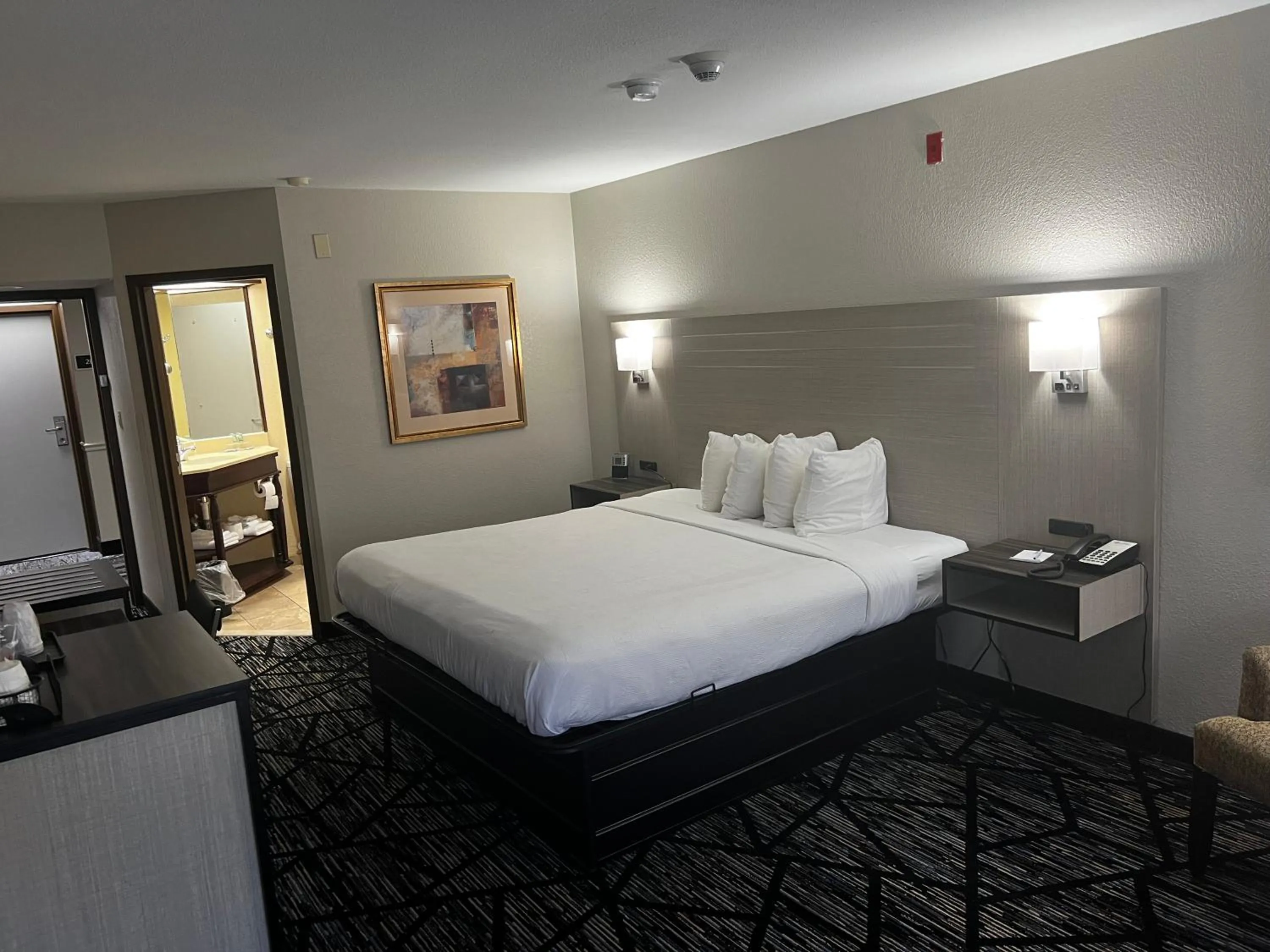 Photo of the whole room, Bed in Baymont By Wyndham Monroe Ohio